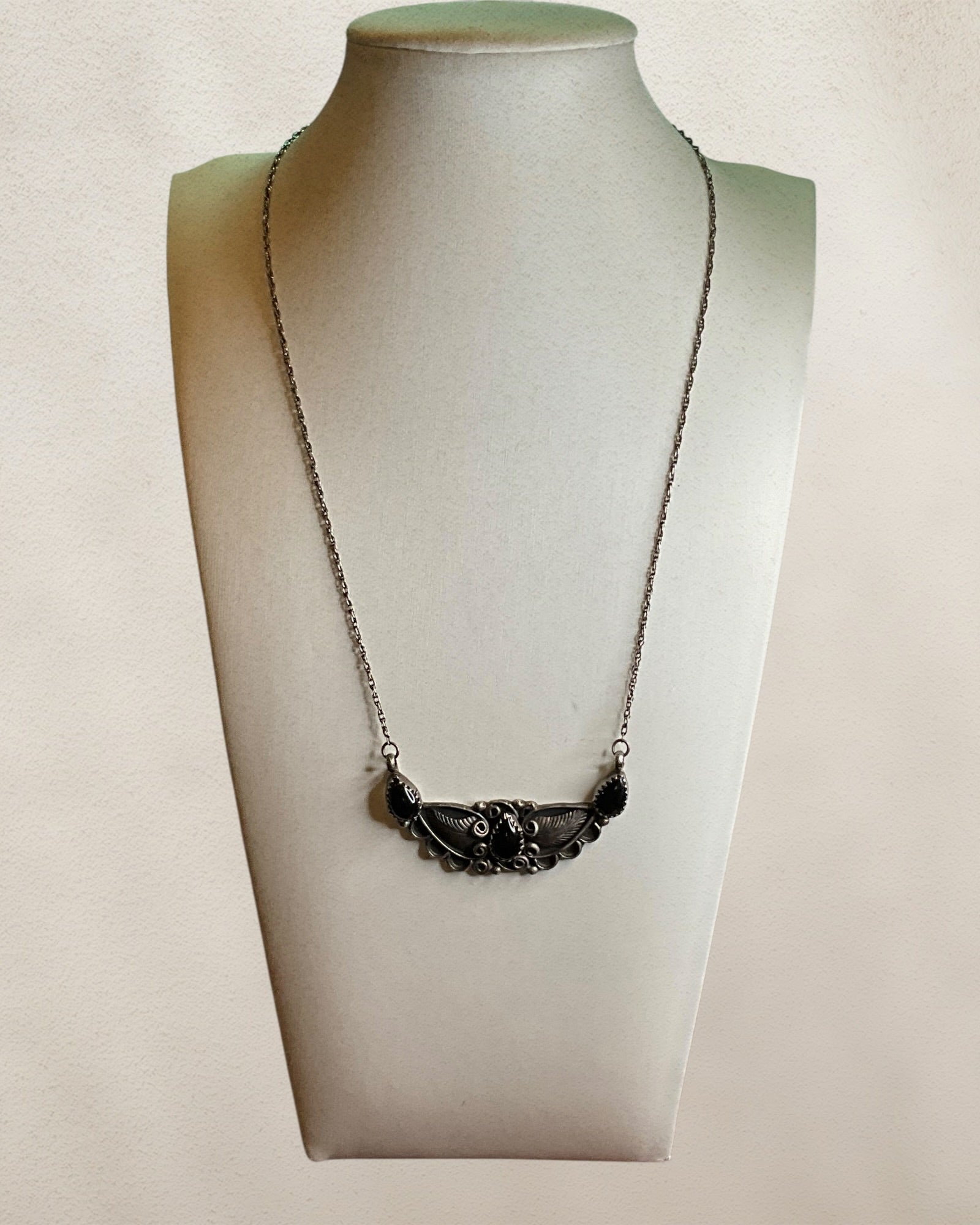 Richard Bengay 16” Native American Onyx Necklace - Estate Sale (Great Condition)