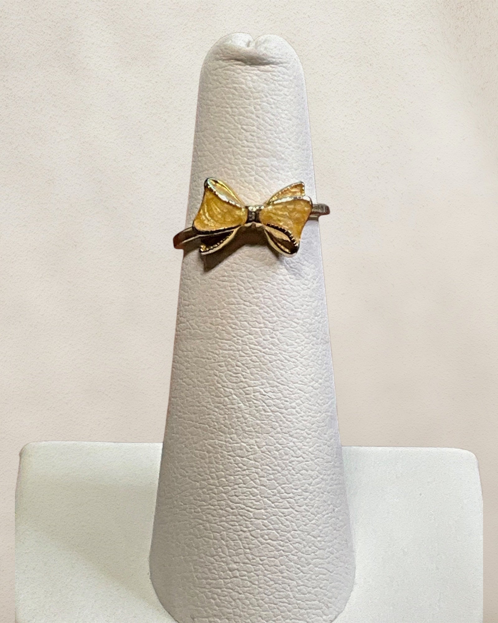 Avon Bow Ring - Estate Sale (Great Condition)