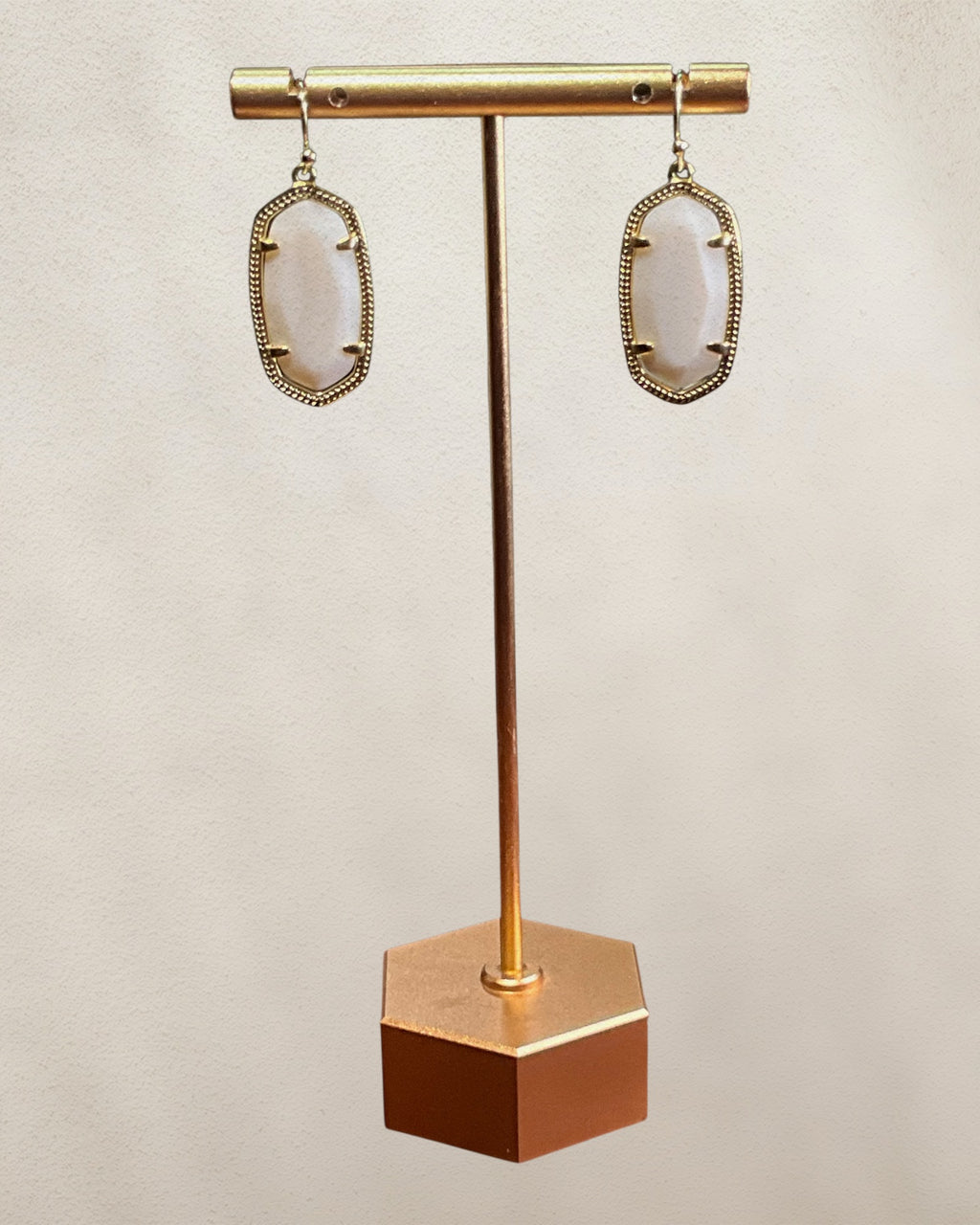 Kendra Scott White & Gold Elle Earrings - Estate Sale (Great Condition)