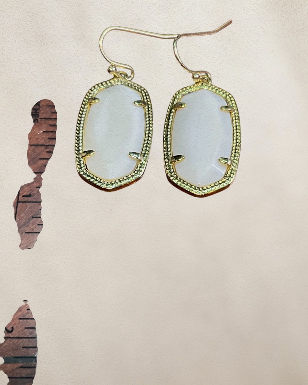 Kendra Scott White & Gold Elle Earrings - Estate Sale (Great Condition)
