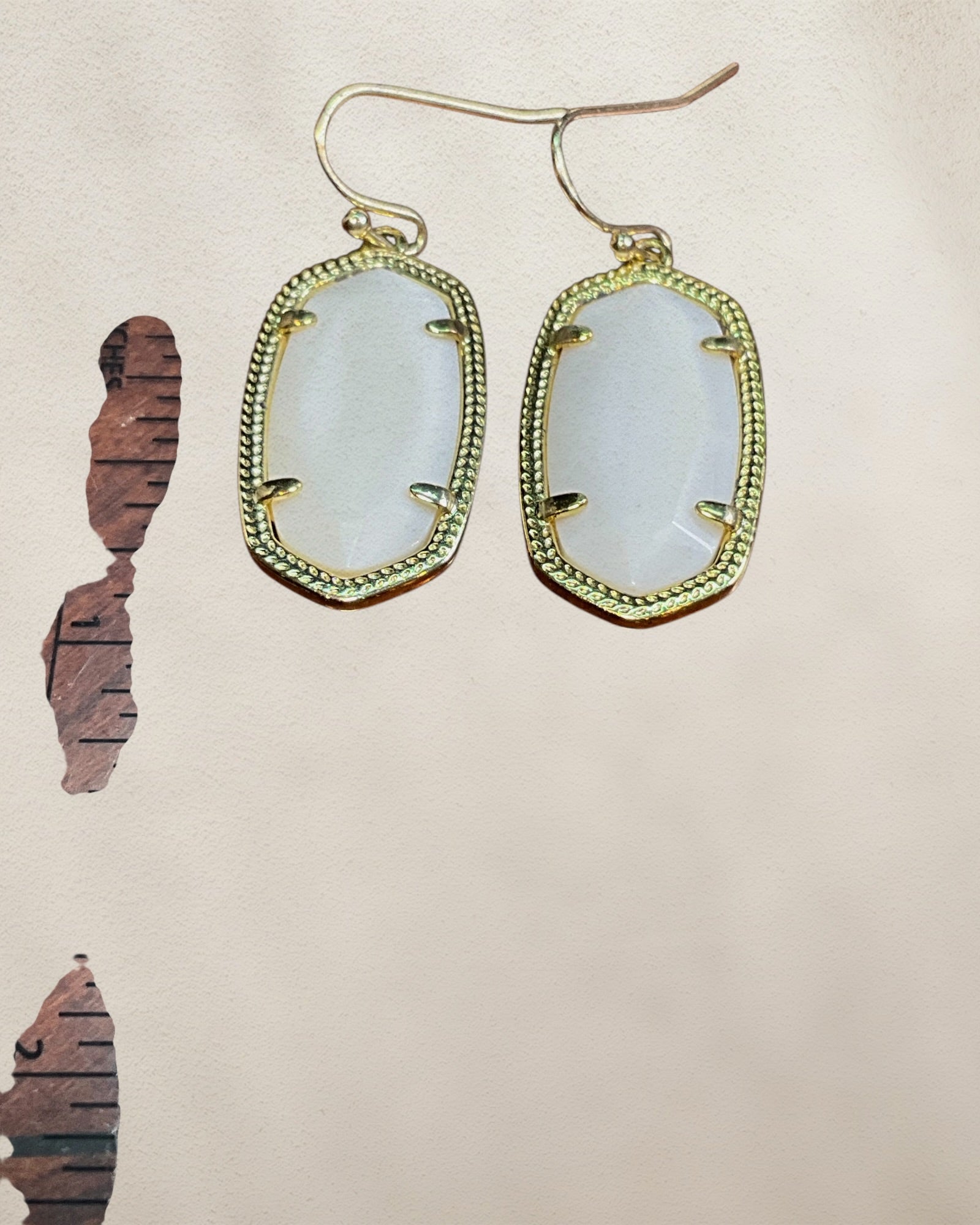 Kendra Scott White & Gold Elle Earrings - Estate Sale (Great Condition)