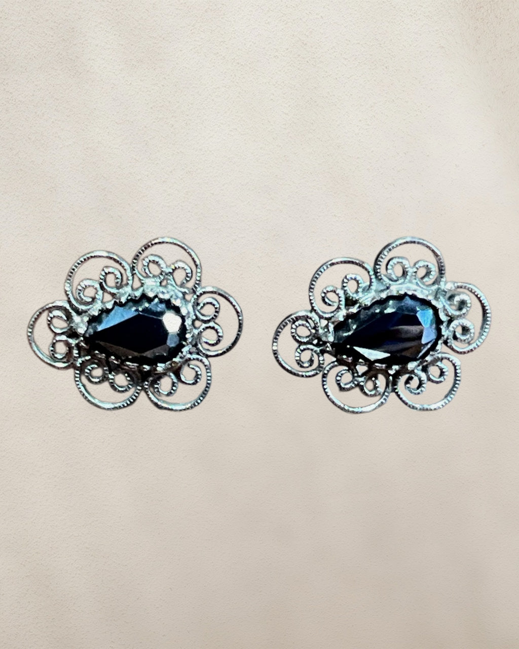 Sterling Silver Black Onyx Filagree Stud Earrings - Estate Sale (Great Condition)