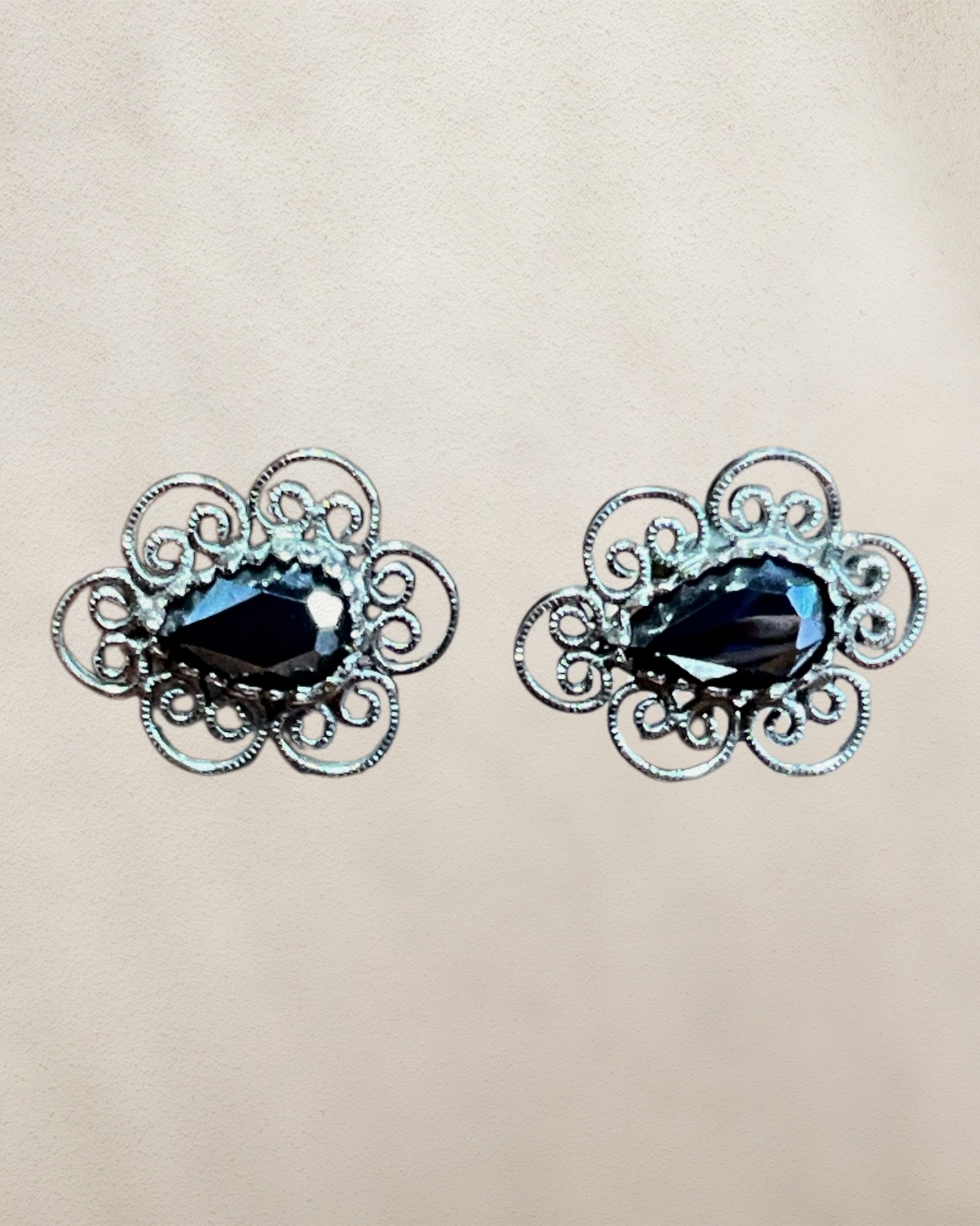 Sterling Silver Black Onyx Filagree Stud Earrings - Estate Sale (Great Condition)