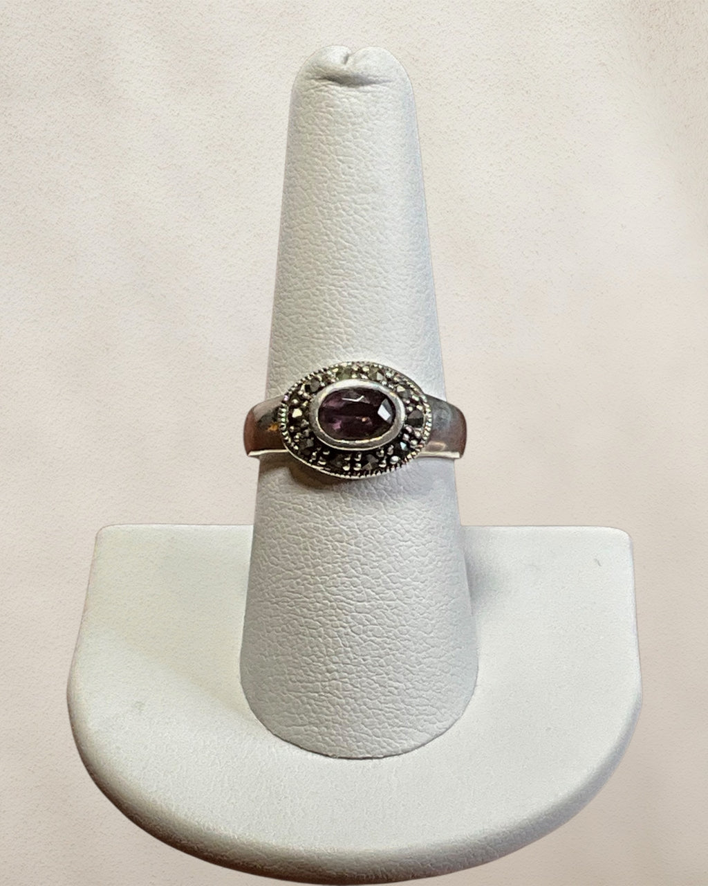 Sterling Silver Amethyst Gemstone Ring - Estate Sale (Great Condition)