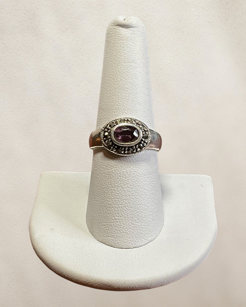 Sterling Silver Amethyst Gemstone Ring - Estate Sale (Great Condition)