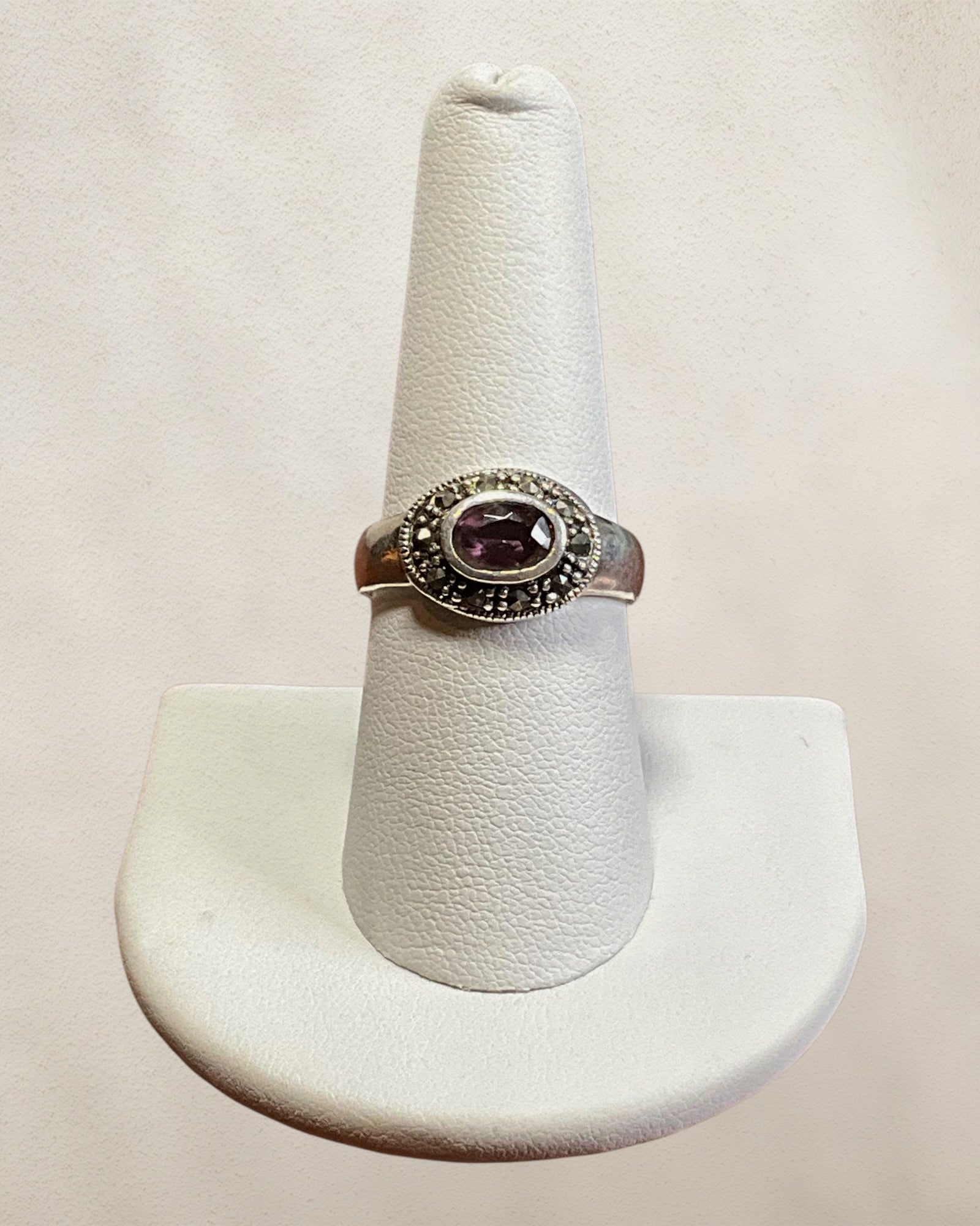Sterling Silver Amethyst Gemstone Ring - Estate Sale (Great Condition)