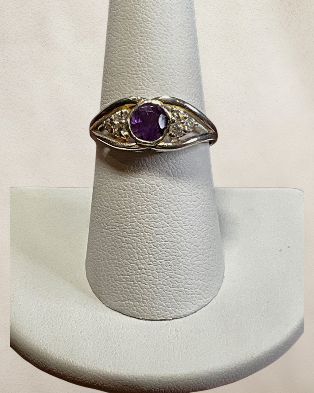 Sterling Silver Amethyst Gemstone Ring - Estate Sale (Great Condition)