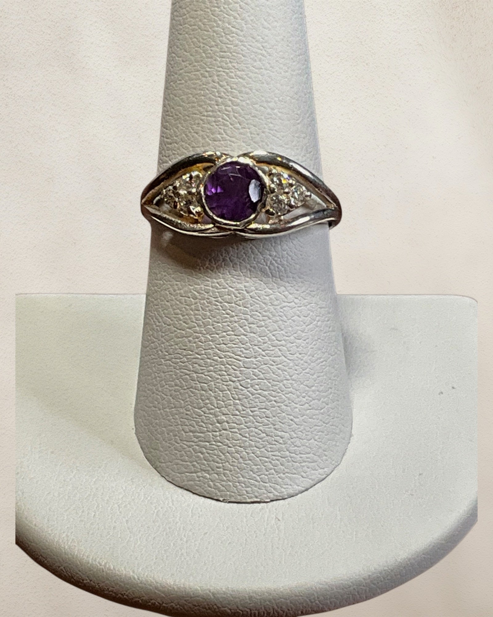Sterling Silver Amethyst Gemstone Ring - Estate Sale (Great Condition)
