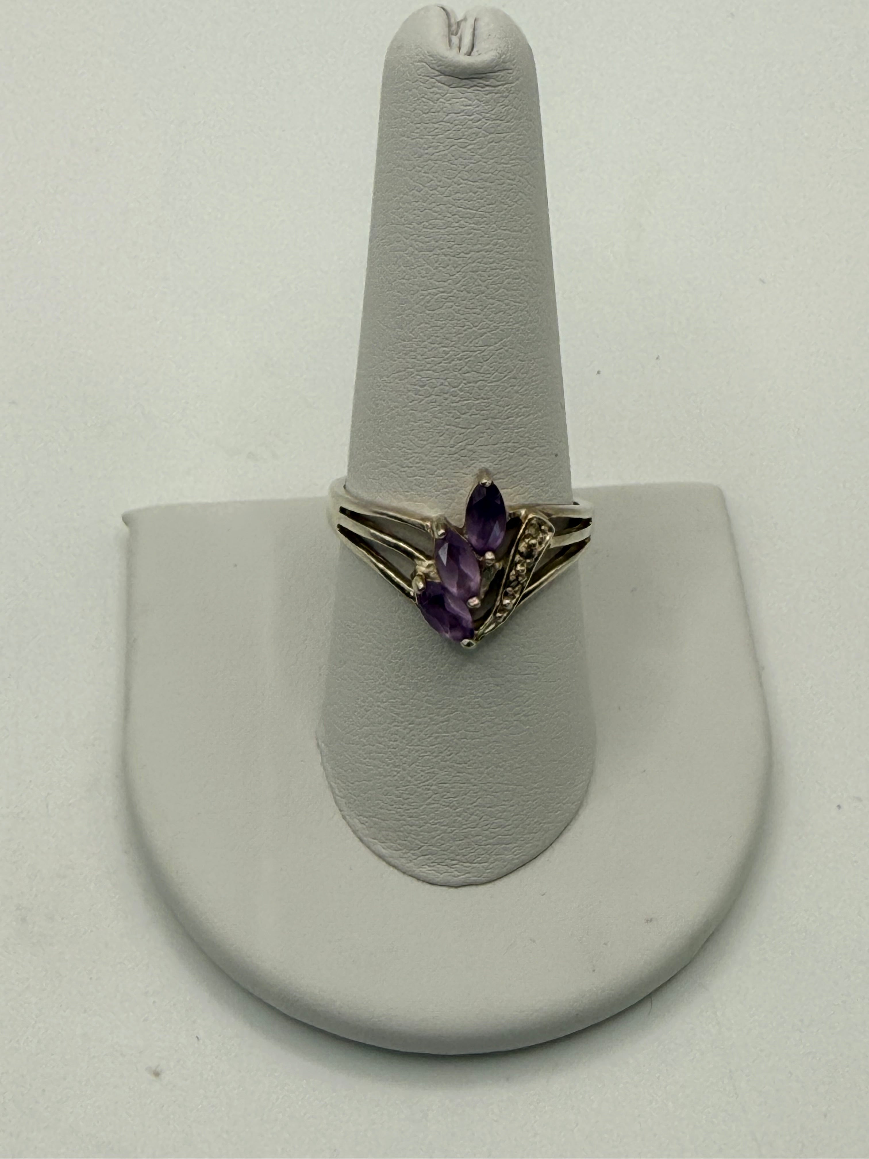 Sterling Silver Amethyst Ring - Estate Sale (Great Condition)
