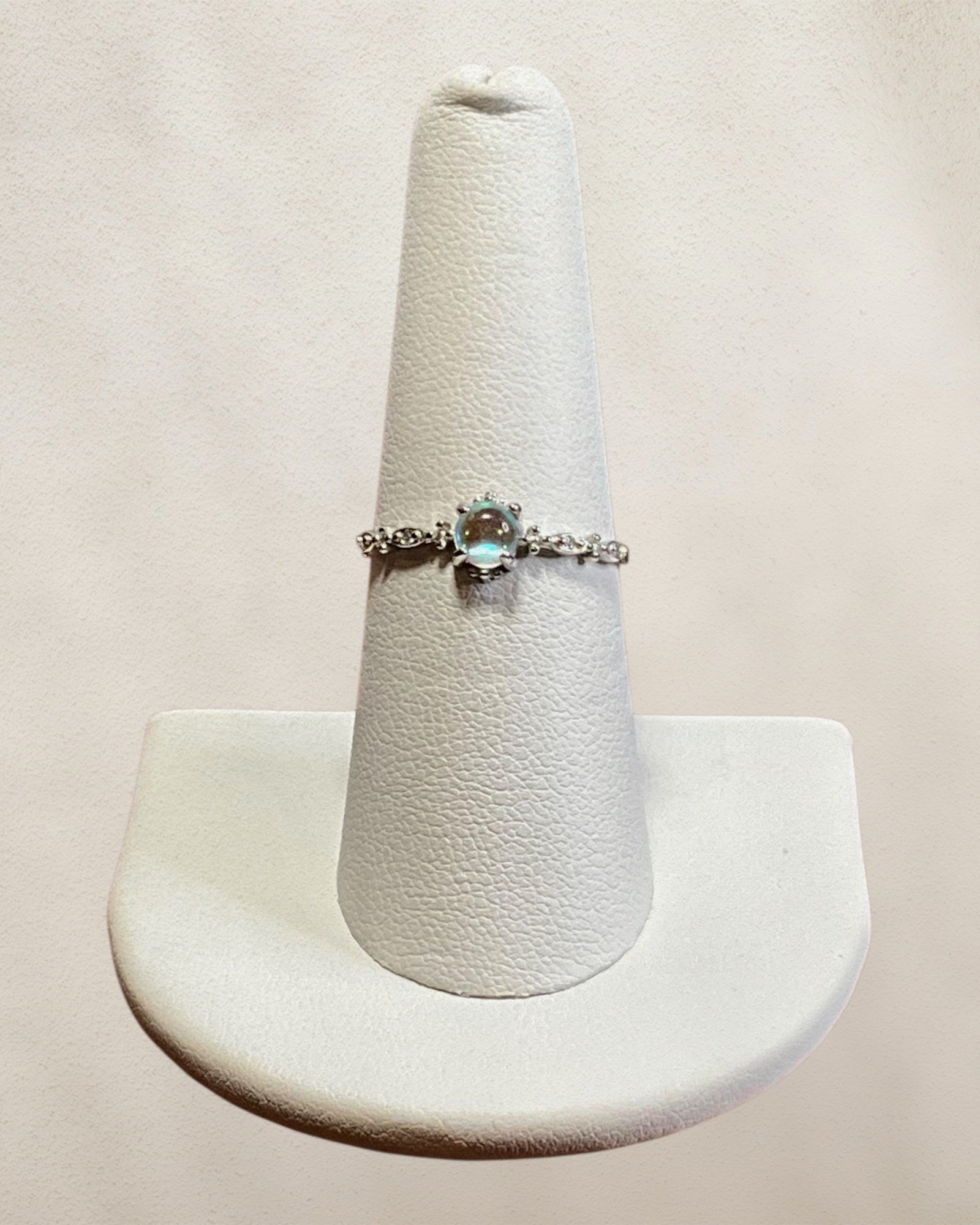 Sterling Silver Rainbow Moonstone Gemstone Ring size 7 - Estate Sale (Great Condition)