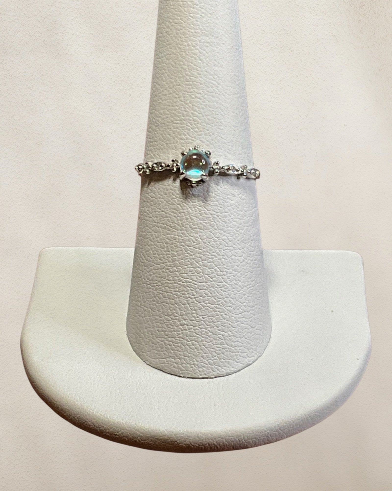 Sterling Silver Rainbow Moonstone Gemstone Ring size 7 - Estate Sale (Great Condition)