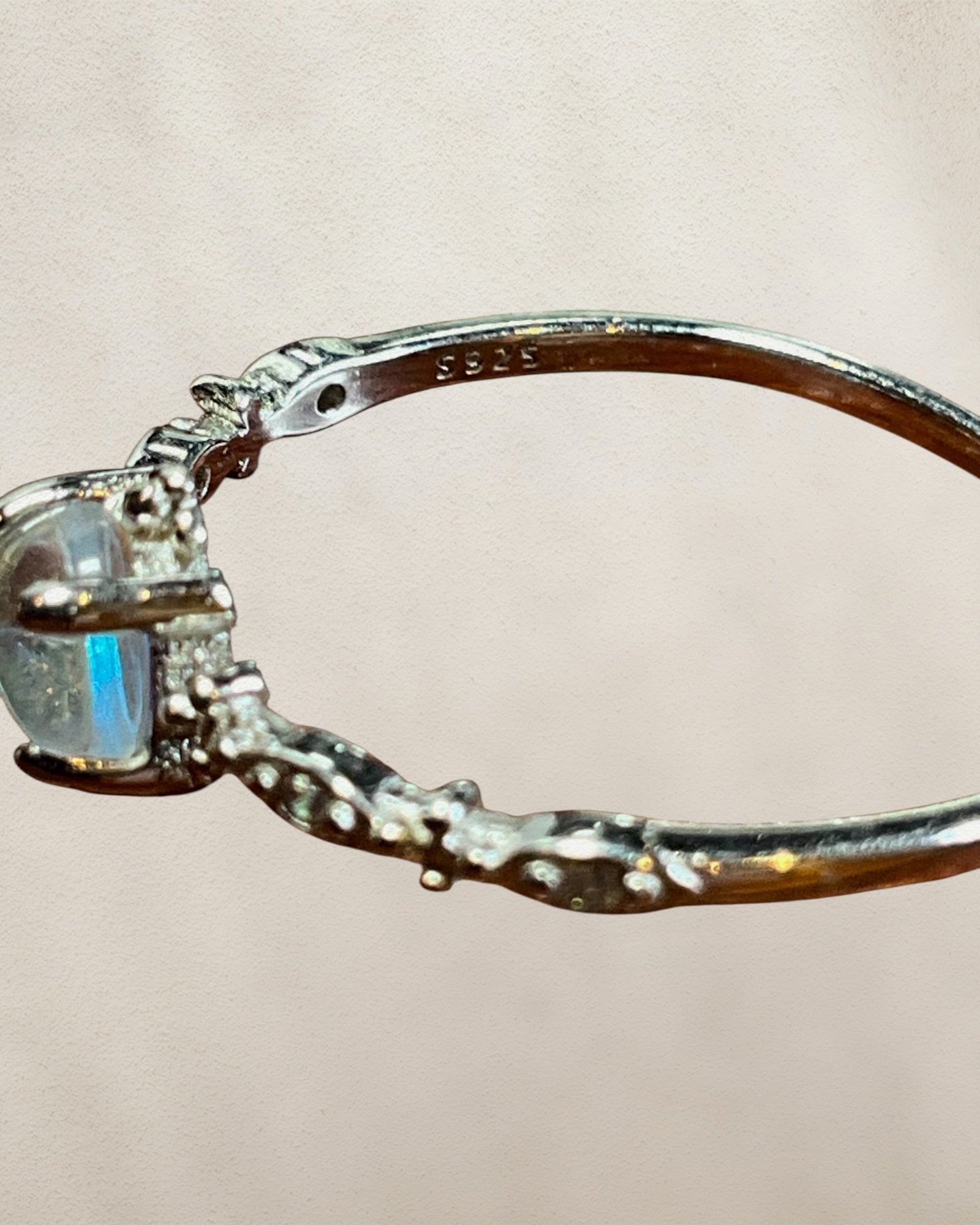Sterling Silver Rainbow Moonstone Gemstone Ring size 7 - Estate Sale (Great Condition)