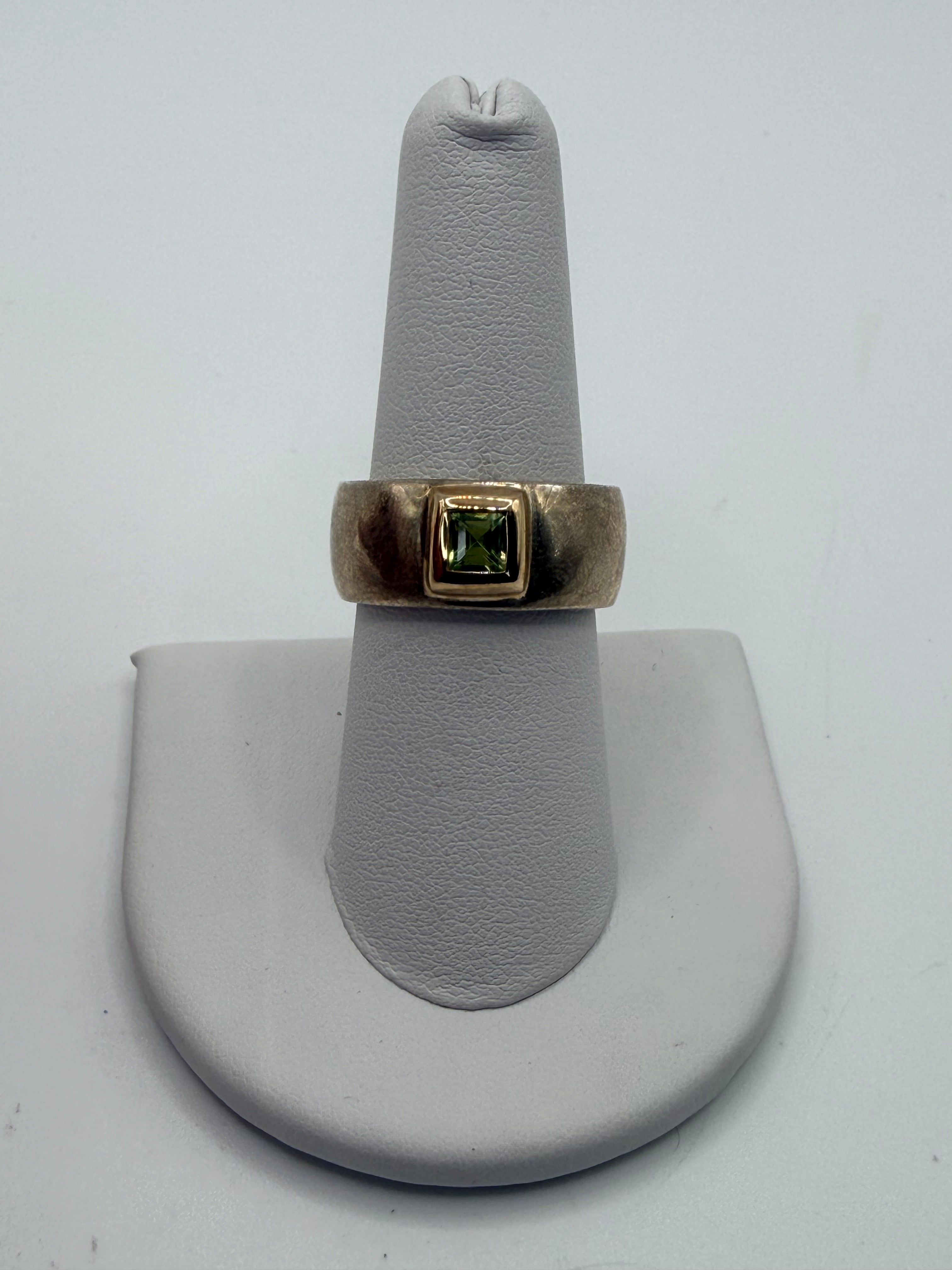 Sterling Silver Peridot Ring - Estate Sale (Great Condition)