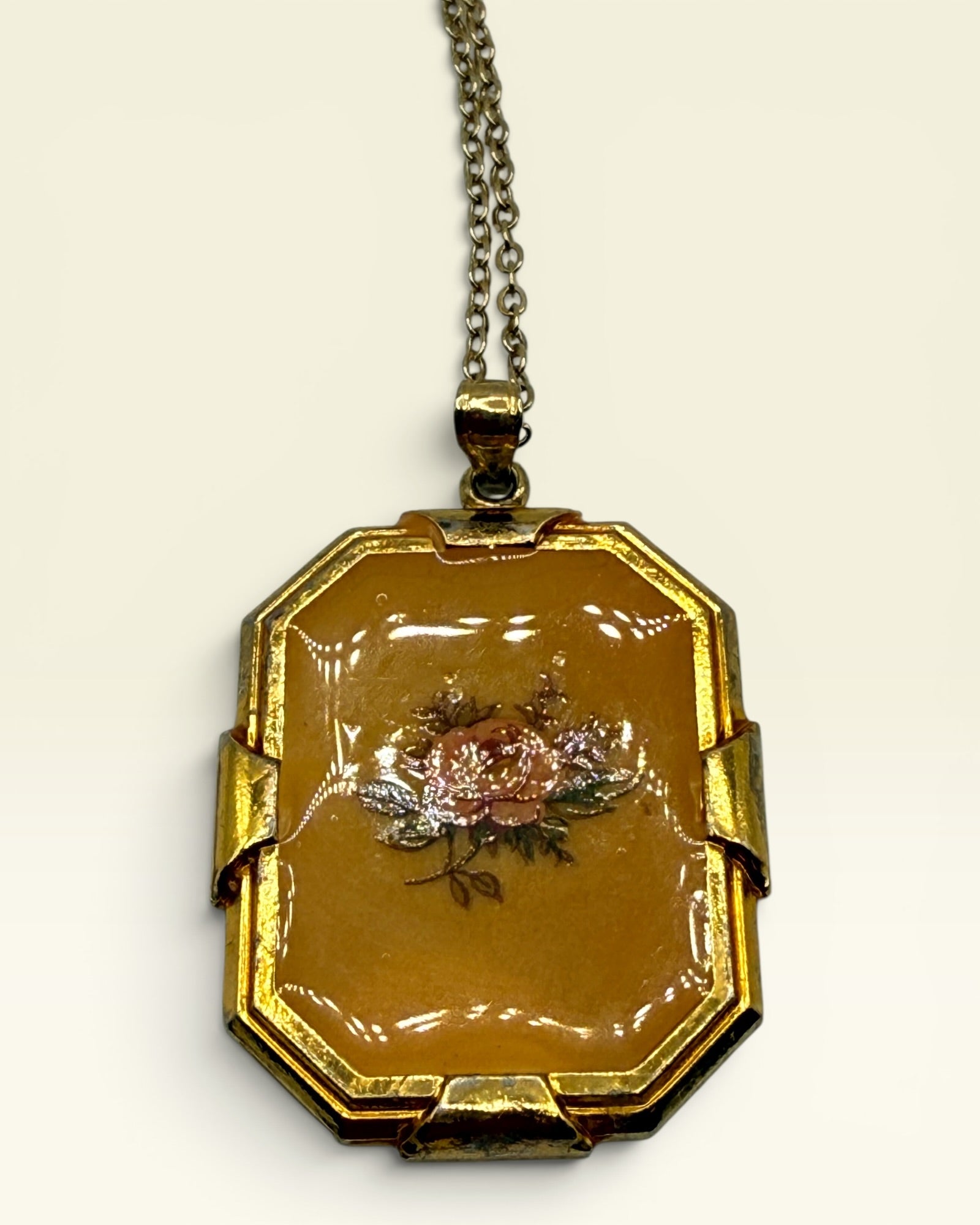 Avon Vintage Pendant Necklace - Estate Sale (Great Condition)