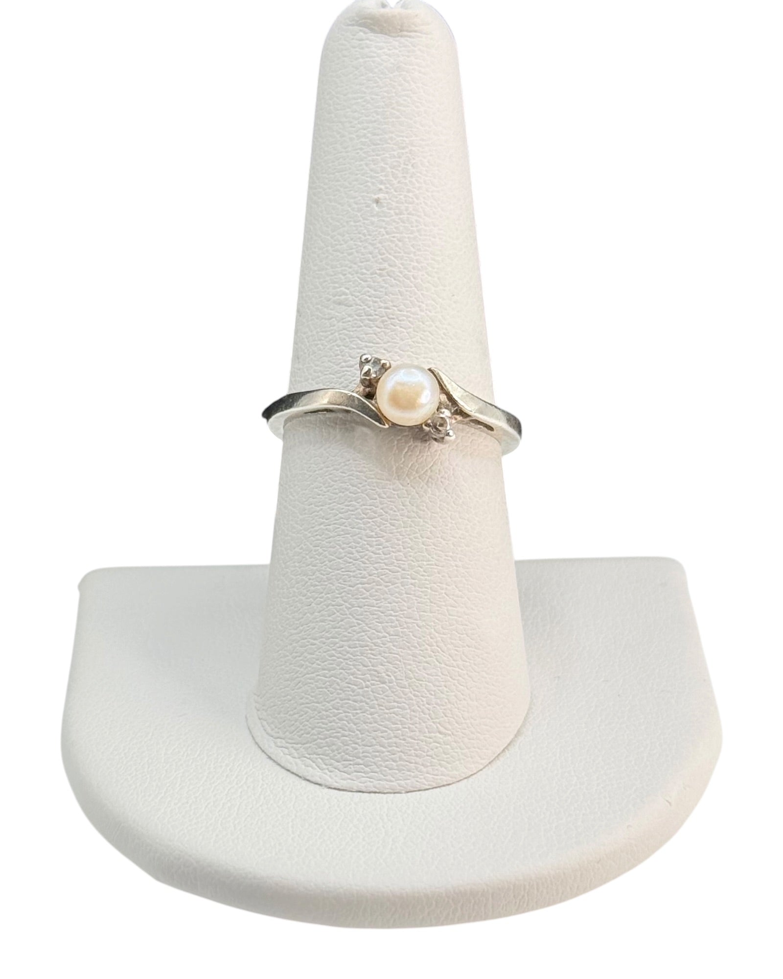 Sterling Silver Pearl Ring - Estate Sale (Great Condition)