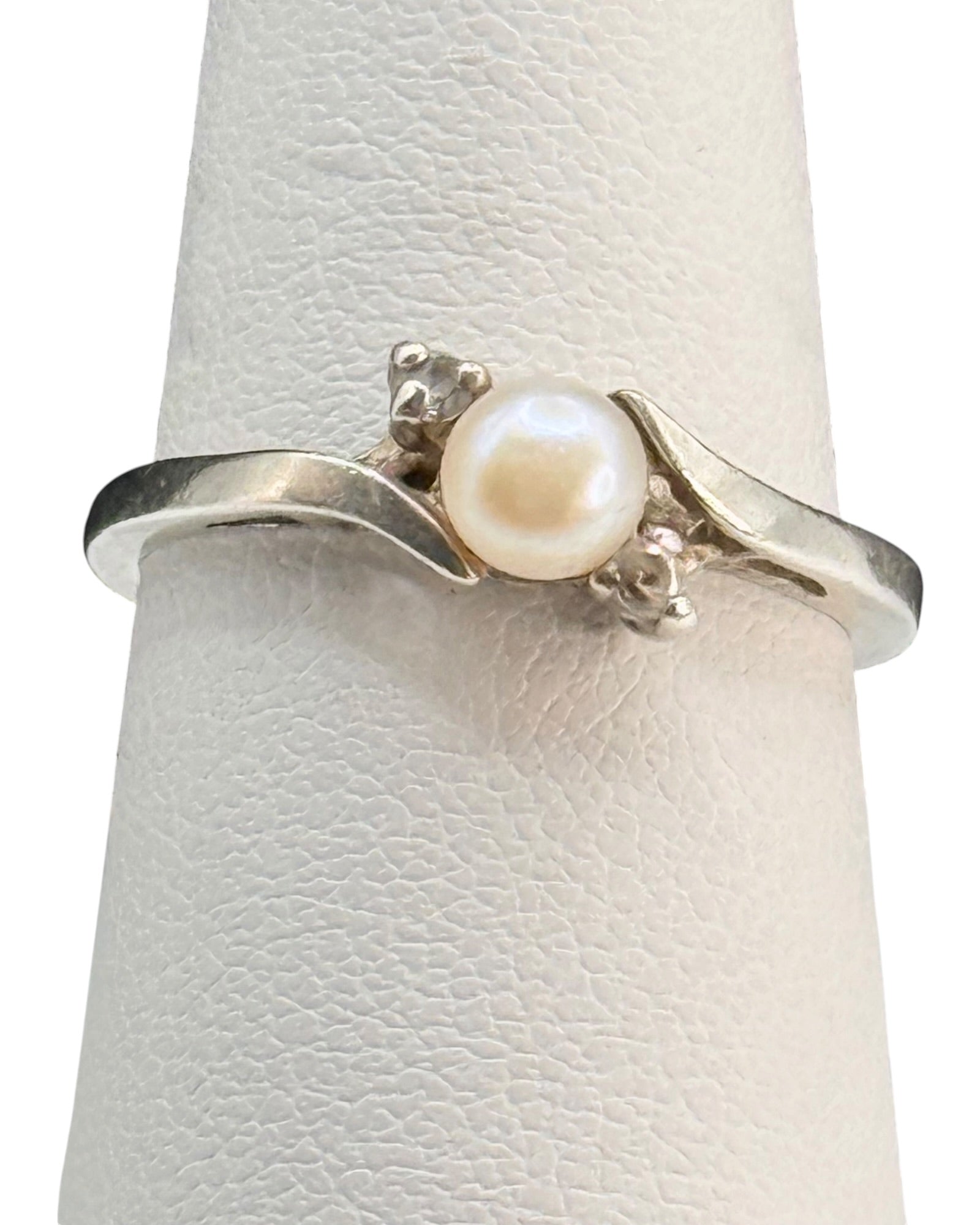 Sterling Silver Pearl Ring - Estate Sale (Great Condition)
