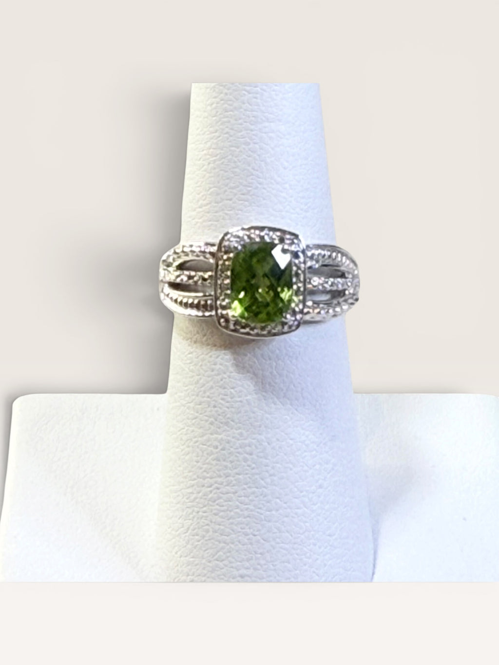 Sterling Silver Peridot Gemstone Ring - Estate Sale (Great Condition)