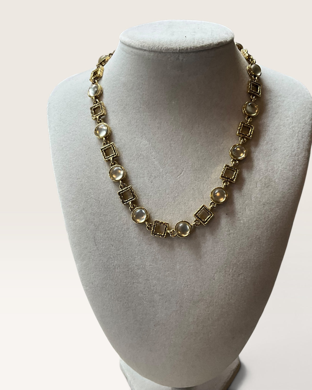 Vintage Gold Tone 16” Cats Eye Necklace - Pre-Loved