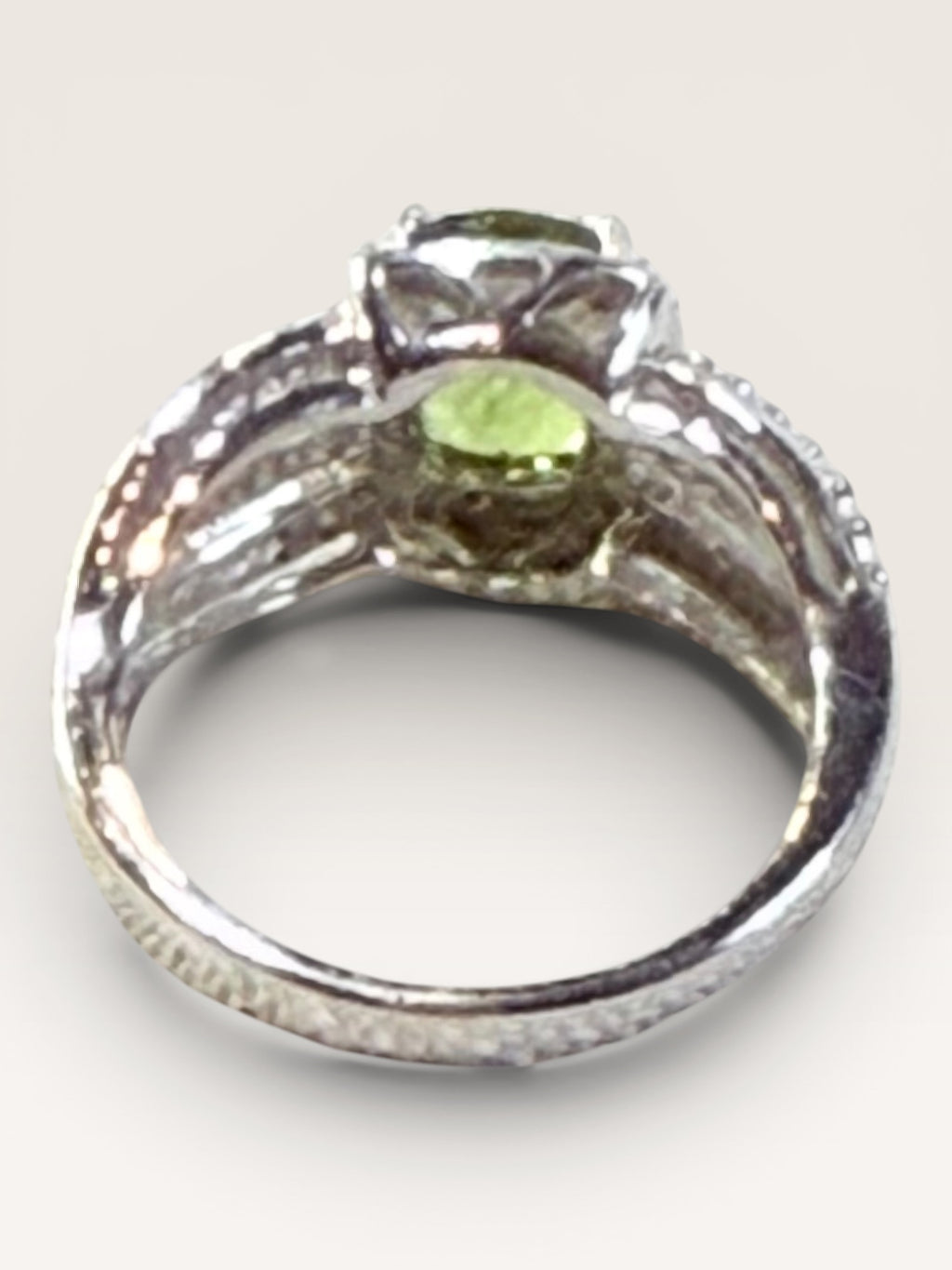 Sterling Silver Peridot Gemstone Ring - Estate Sale (Great Condition)