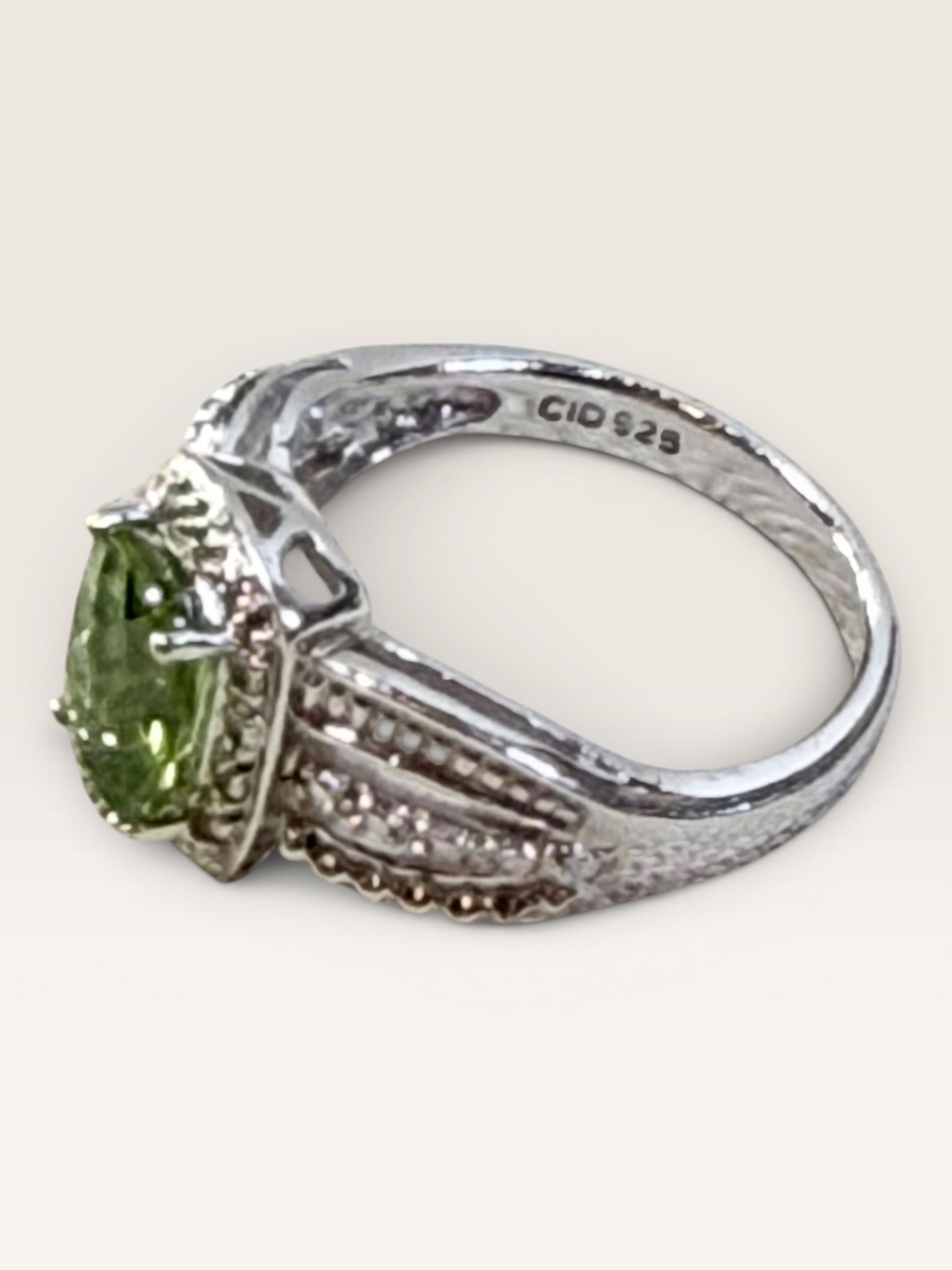 Sterling Silver Peridot Gemstone Ring - Estate Sale (Great Condition)