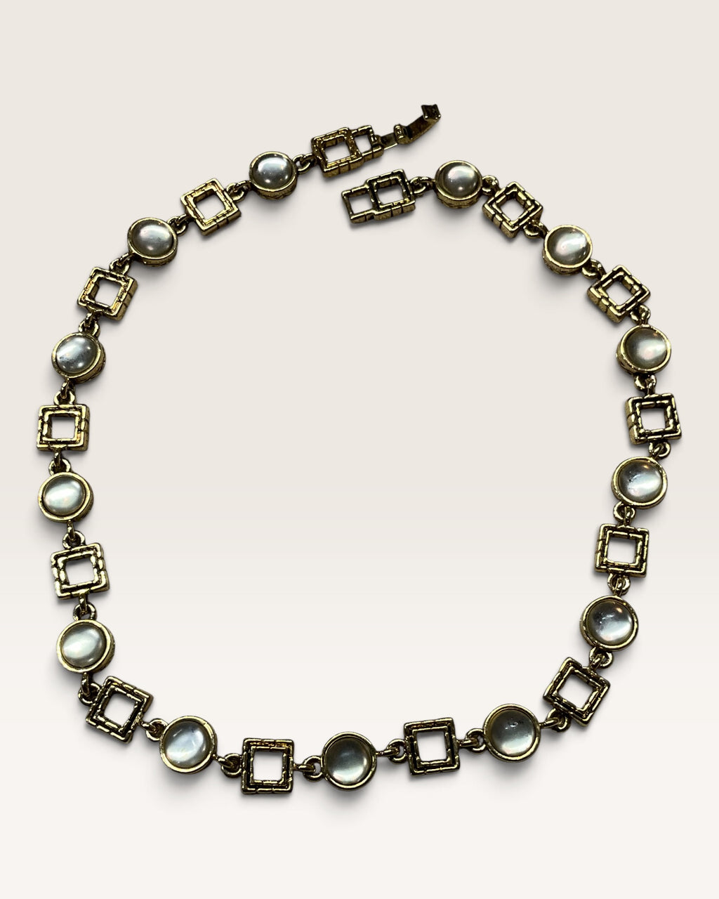 Vintage Gold Tone 16” Cats Eye Necklace - Pre-Loved