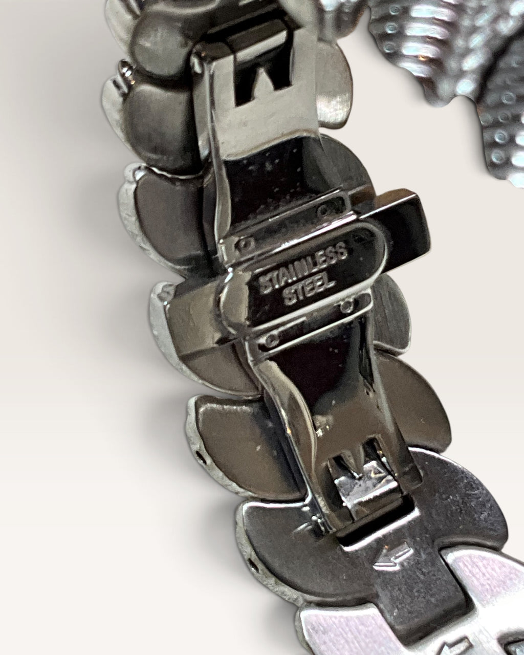 Judith Ripka Two-Tone Stainless Steel Quartz Watch with Textured Rope Detail Bracelet & Mother of Pearl Dial - Pre-Loved