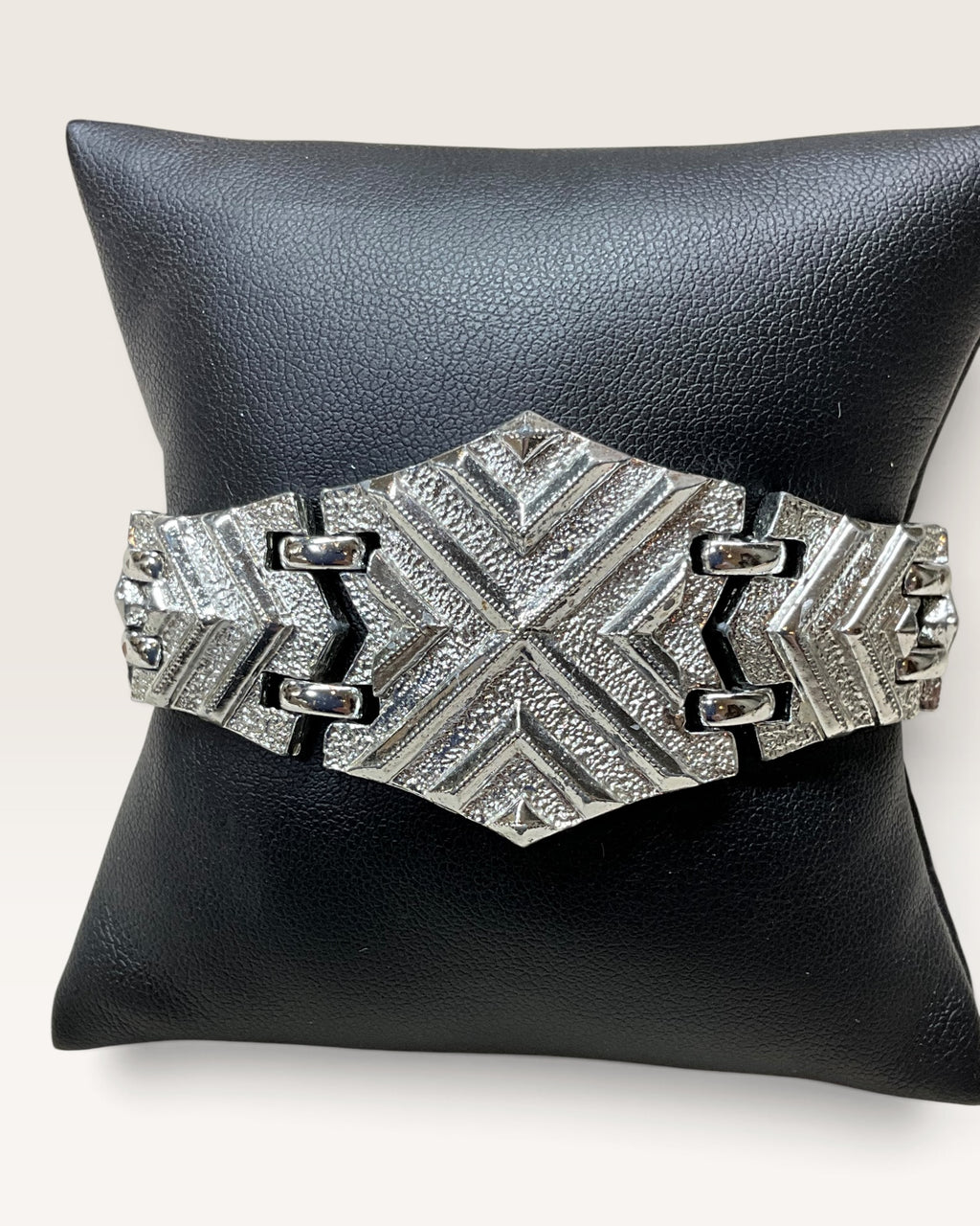 1963 Sarah Coventry Pyramid Treasures Silver Toned Bracelet - Pre-Loved