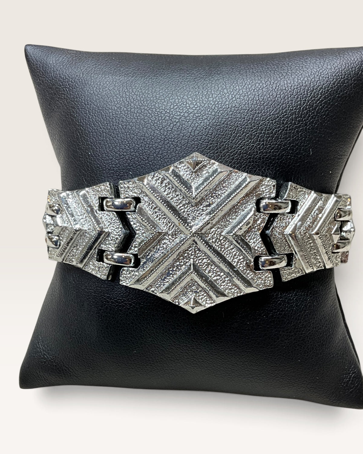 1963 Sarah Coventry Pyramid Treasures Silver Toned Bracelet - Pre-Loved