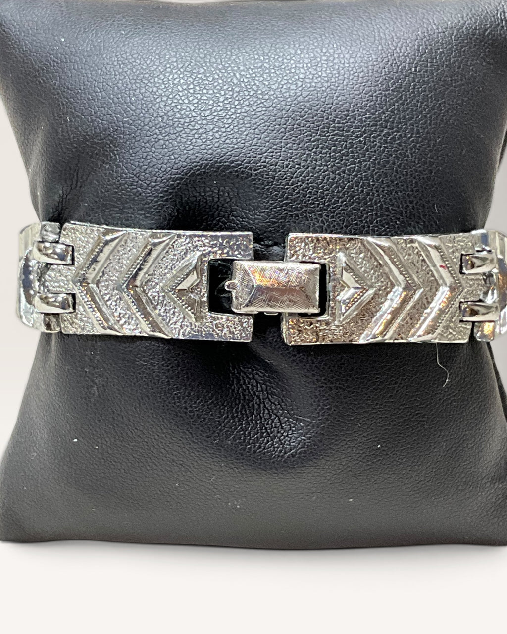 1963 Sarah Coventry Pyramid Treasures Silver Toned Bracelet - Pre-Loved