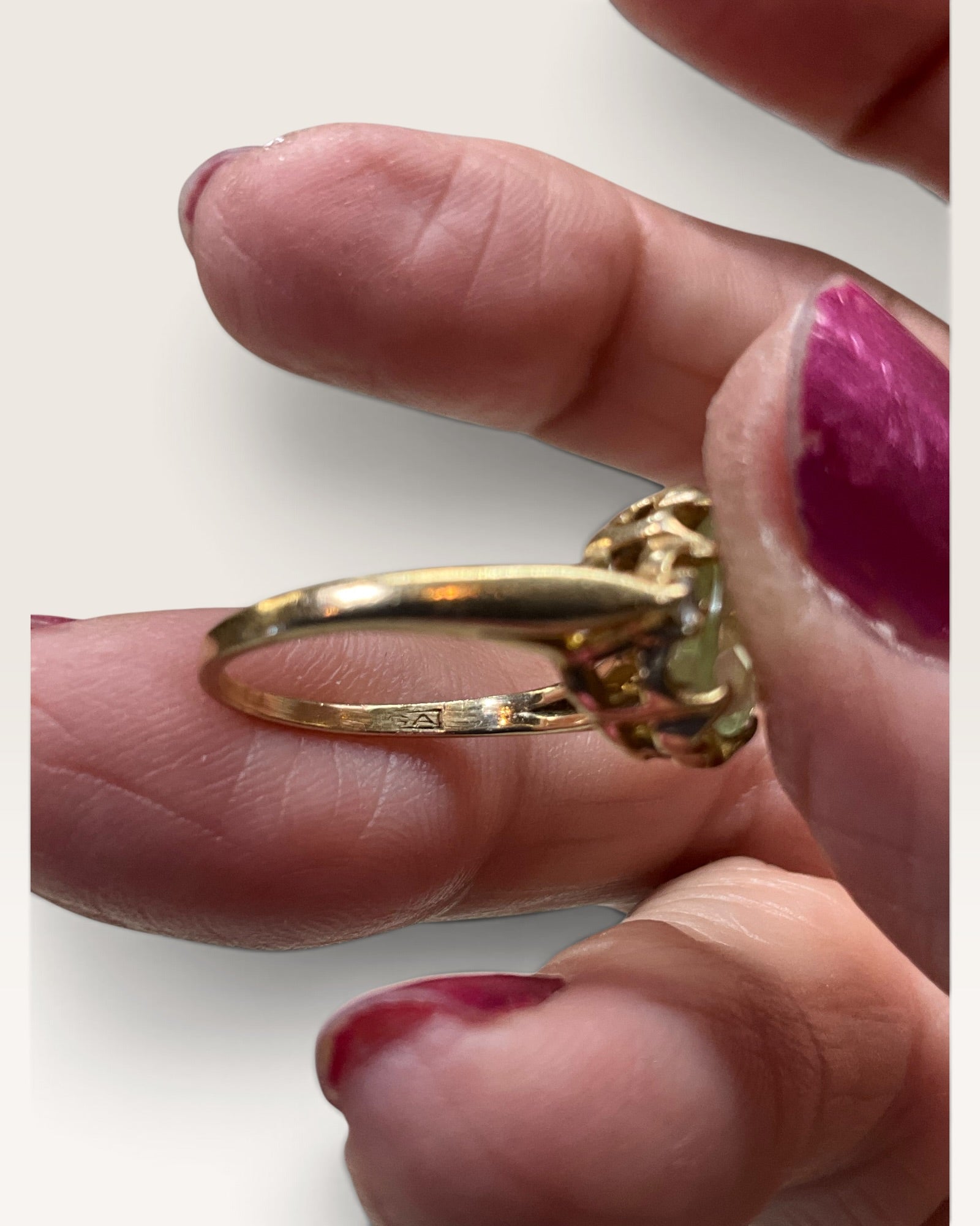 10K Peridot and White Topaz Ring - Pre-Loved