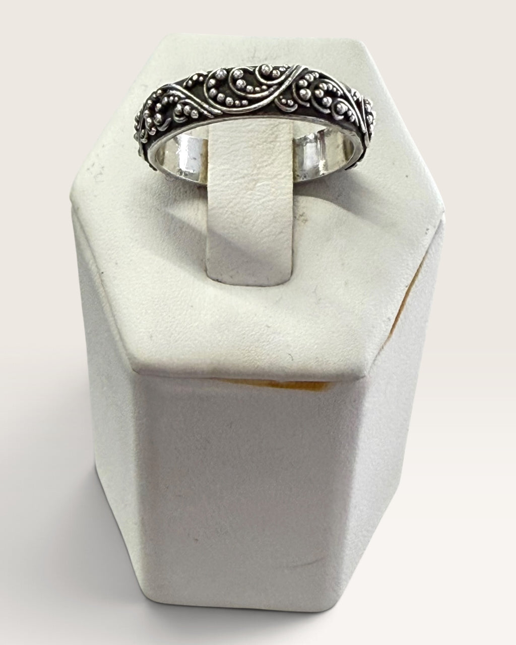 Lois Hill Sterling Silver intricate Band Ting - Pre-Loved