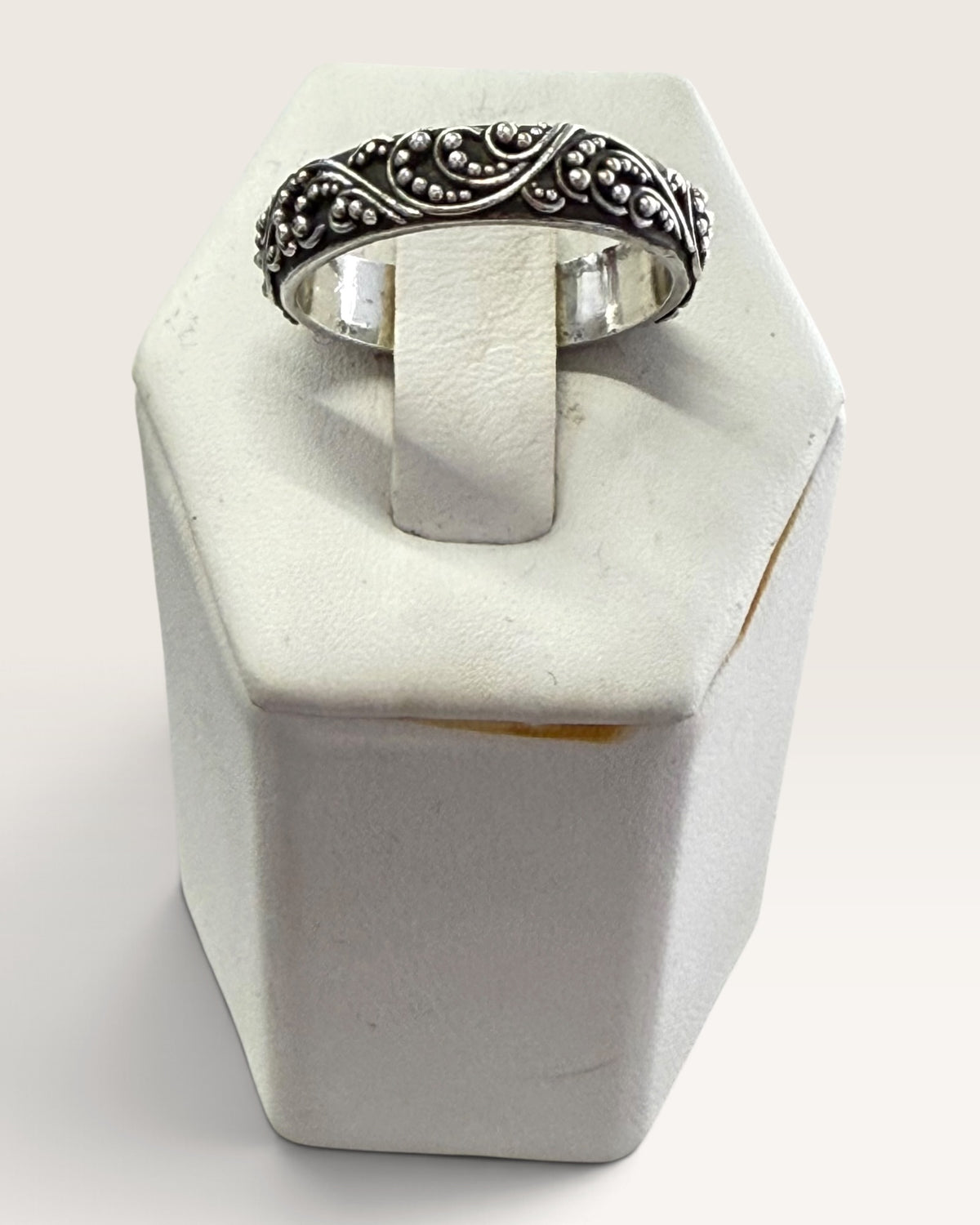 Lois Hill Sterling Silver intricate Band Ting - Pre-Loved