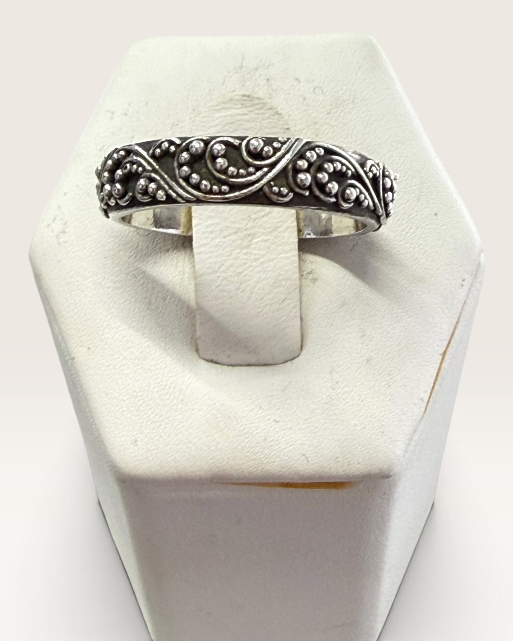 Lois Hill Sterling Silver intricate Band Ting - Pre-Loved