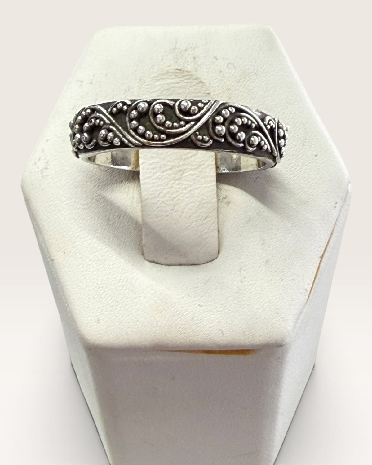 Lois Hill Sterling Silver intricate Band Ting - Pre-Loved