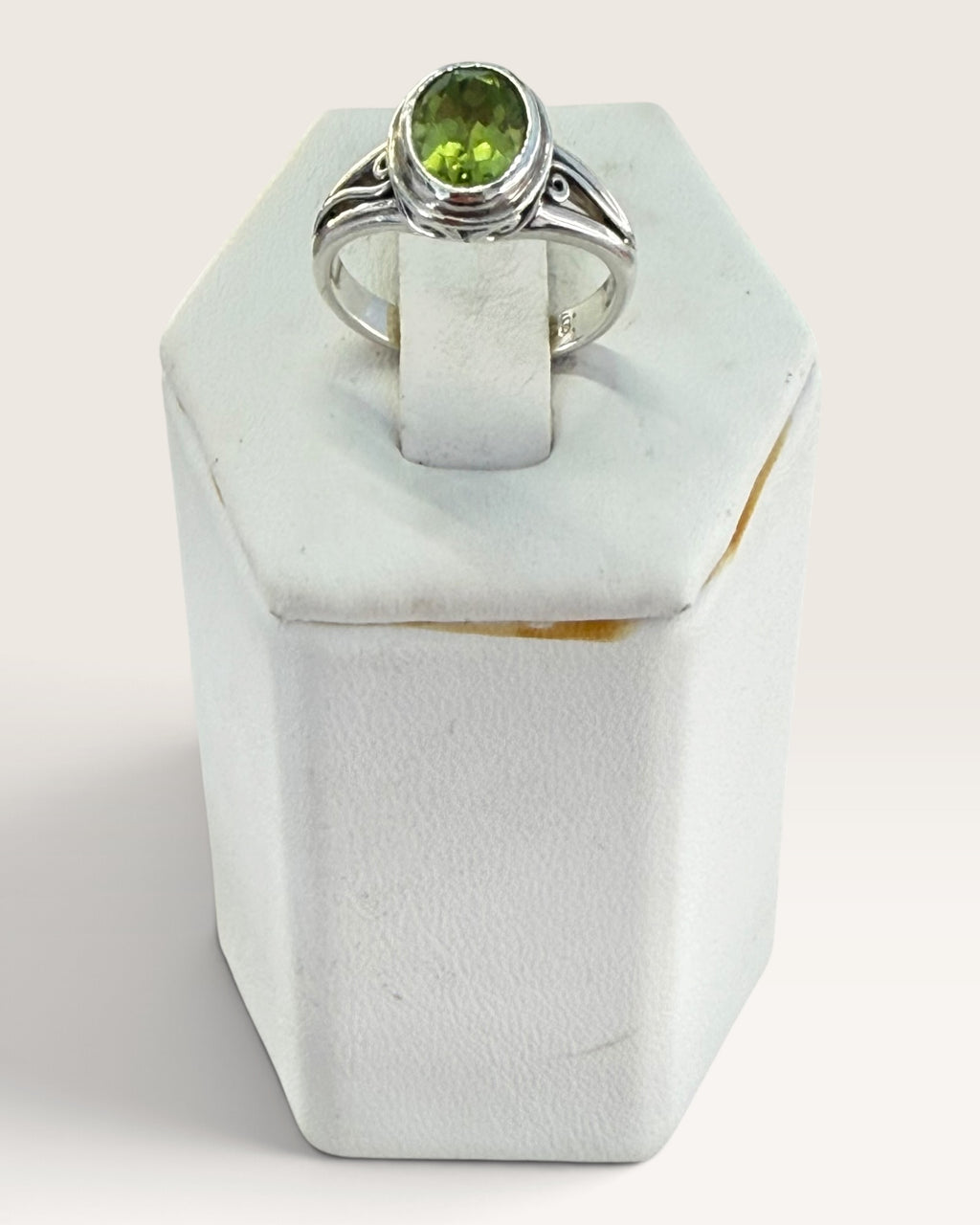 Sterling Silver Peridot Gemstone Ring - Pre-Loved