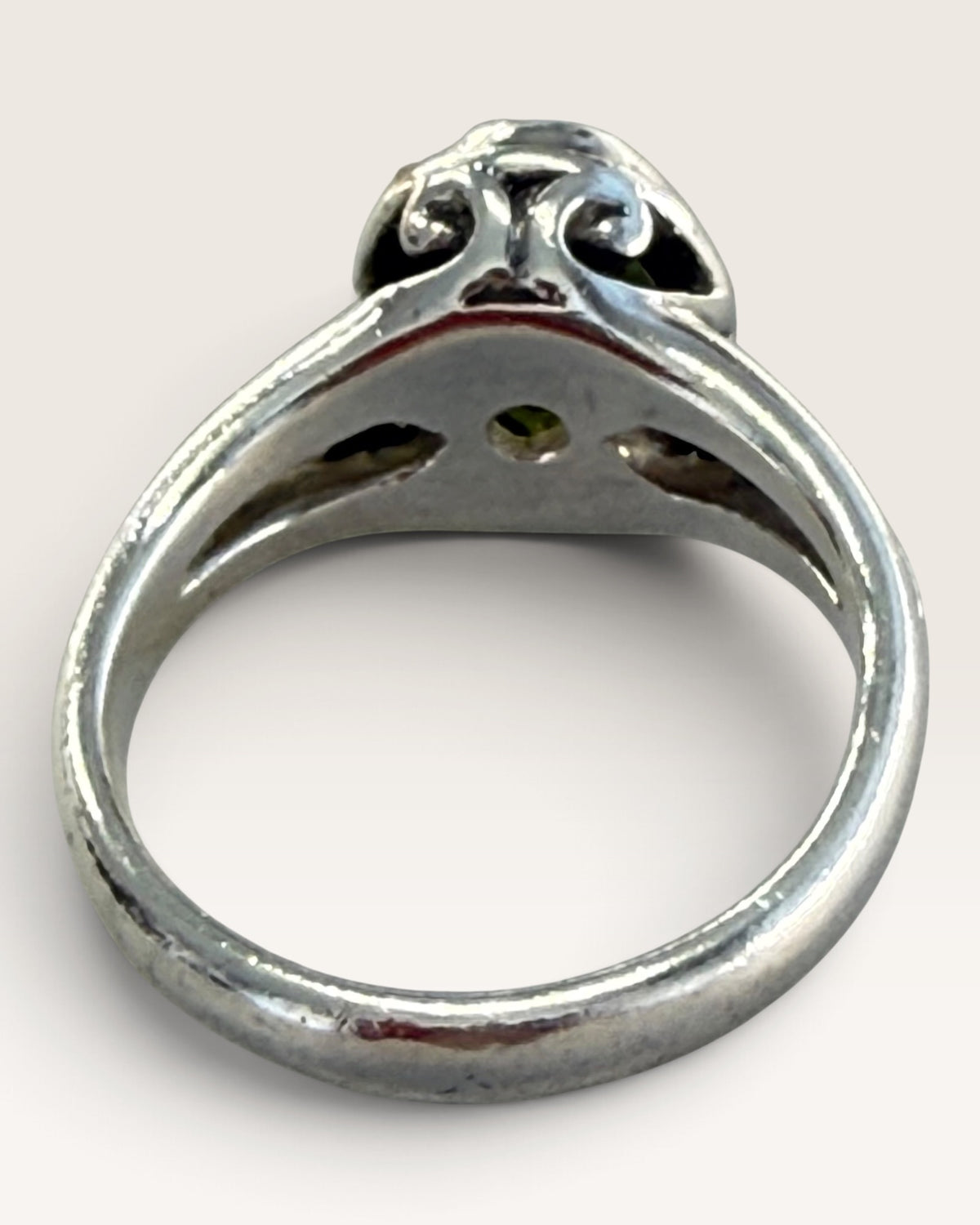 Sterling Silver Peridot Gemstone Ring - Pre-Loved