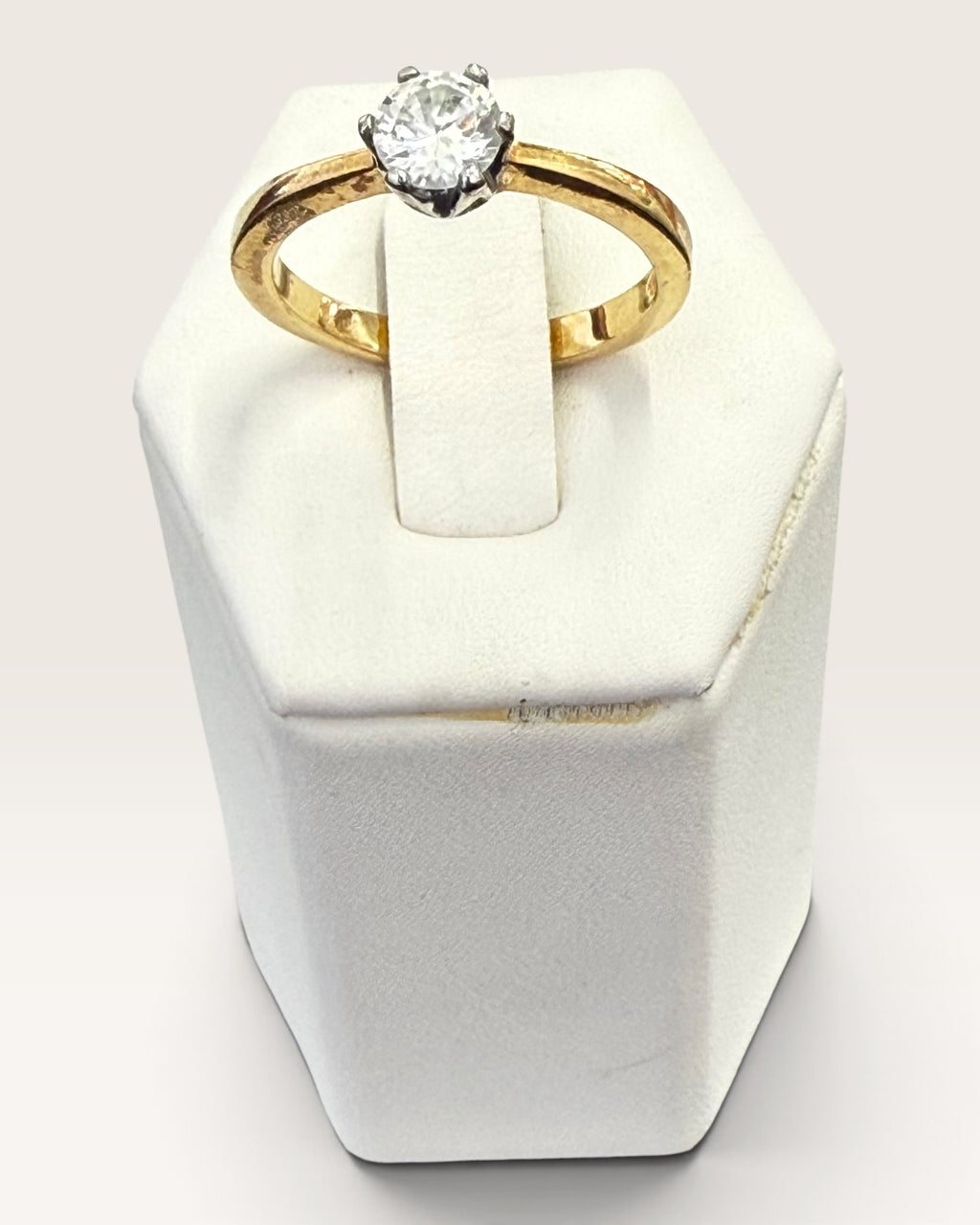 Avon Gold Tone Solitaire Ring - Pre-Loved