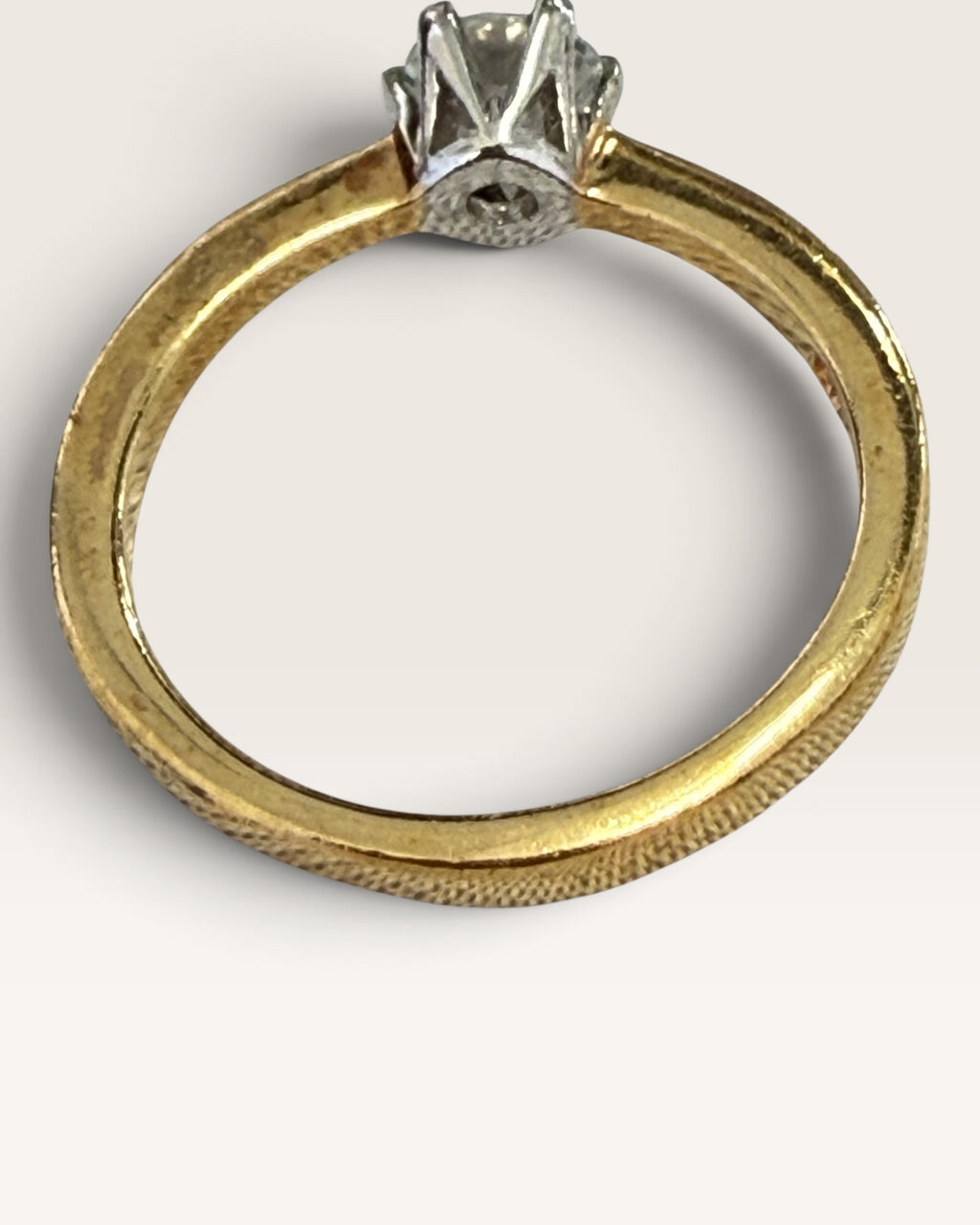 Avon Gold Tone Solitaire Ring - Pre-Loved