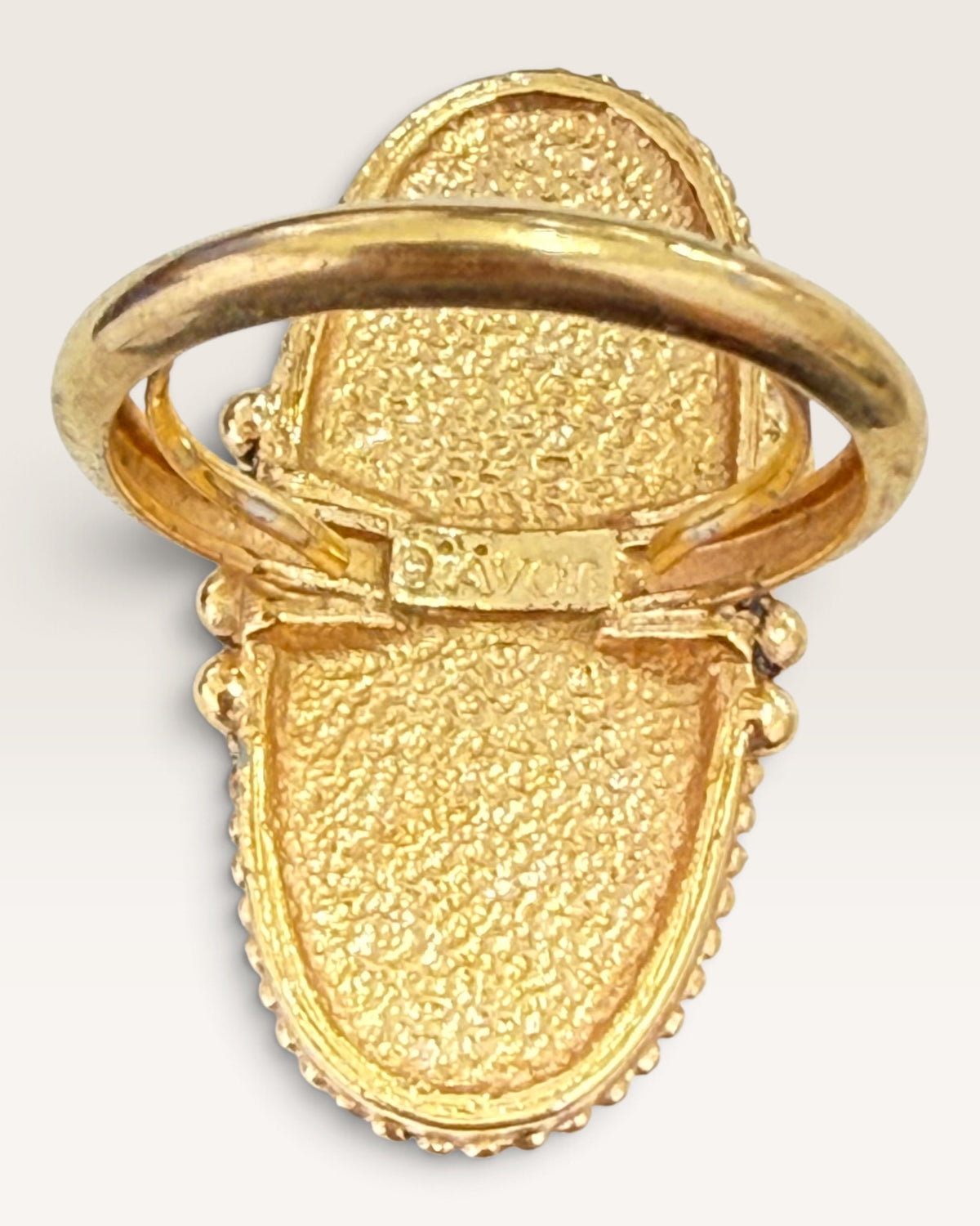Vintage 1970s Avon "Shimmering Sands" Gold-Tone Carmel Faux Agate Ring - Pre-Loved