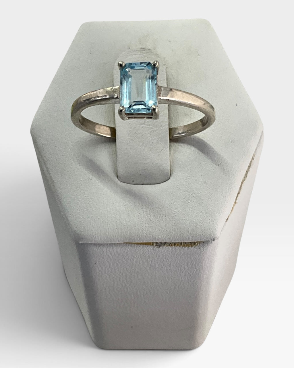 Sterling Silver Sky Blue Topaz Gemstone Ring - Pre-Loved