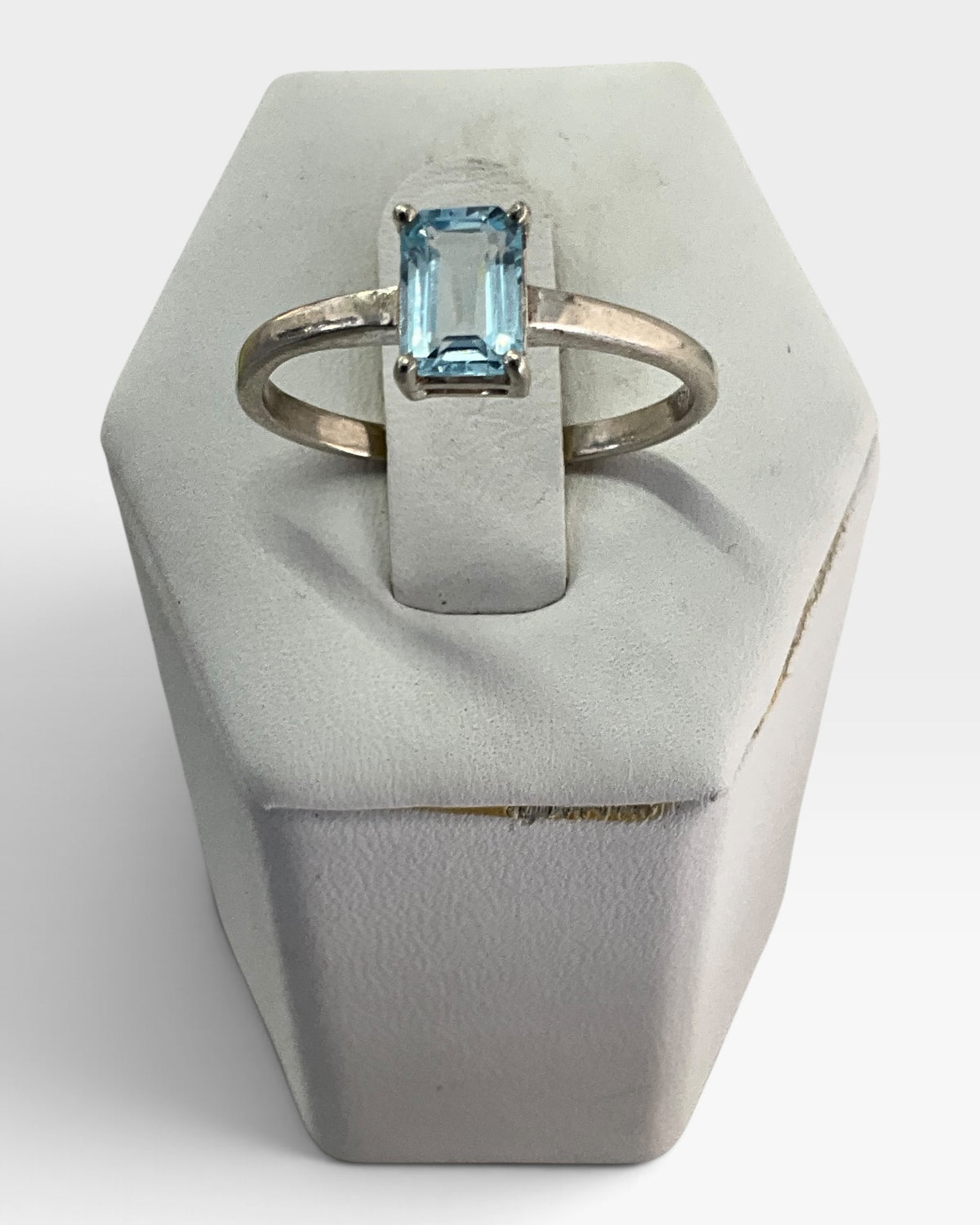 Sterling Silver Sky Blue Topaz Gemstone Ring - Pre-Loved