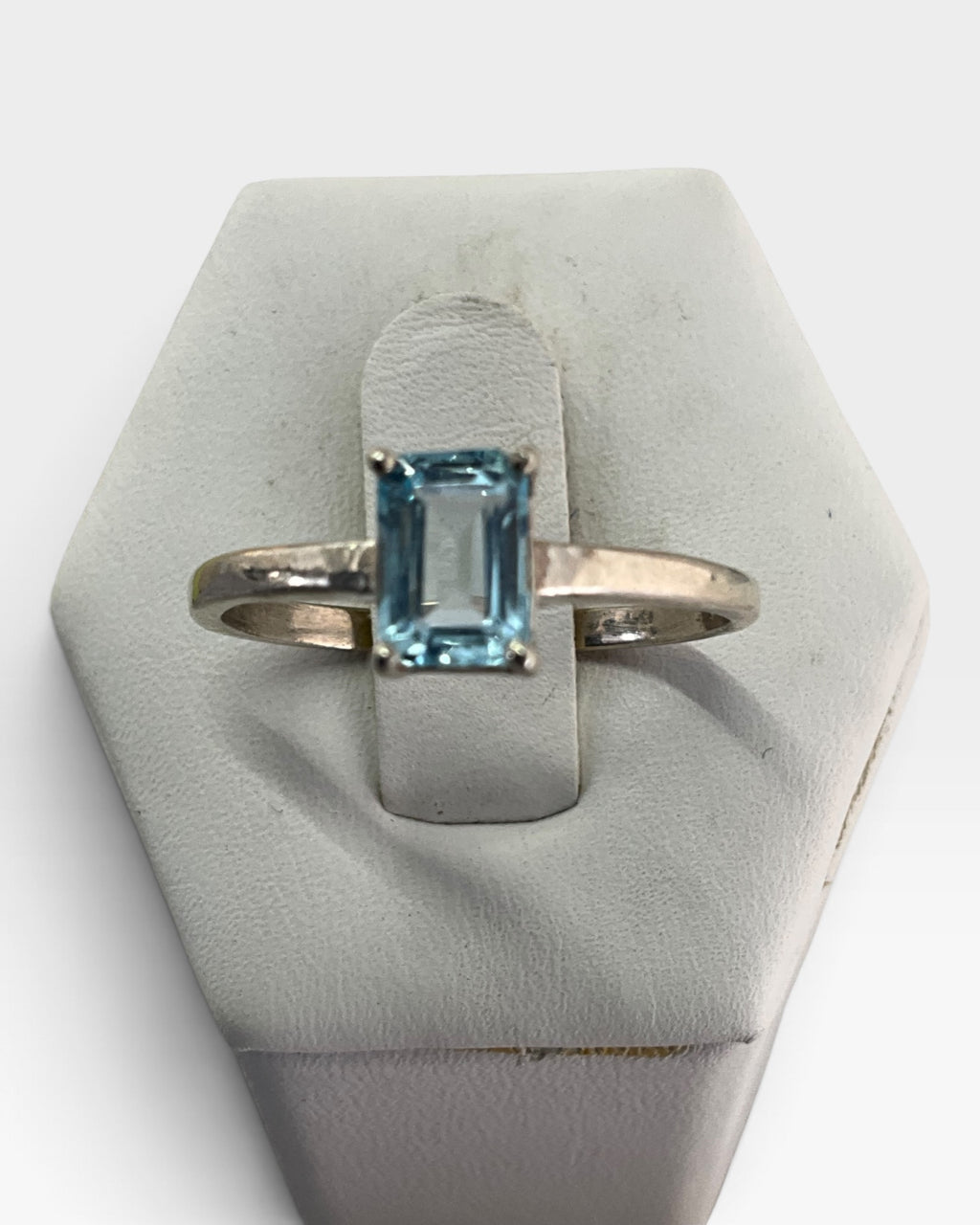 Sterling Silver Sky Blue Topaz Gemstone Ring - Pre-Loved