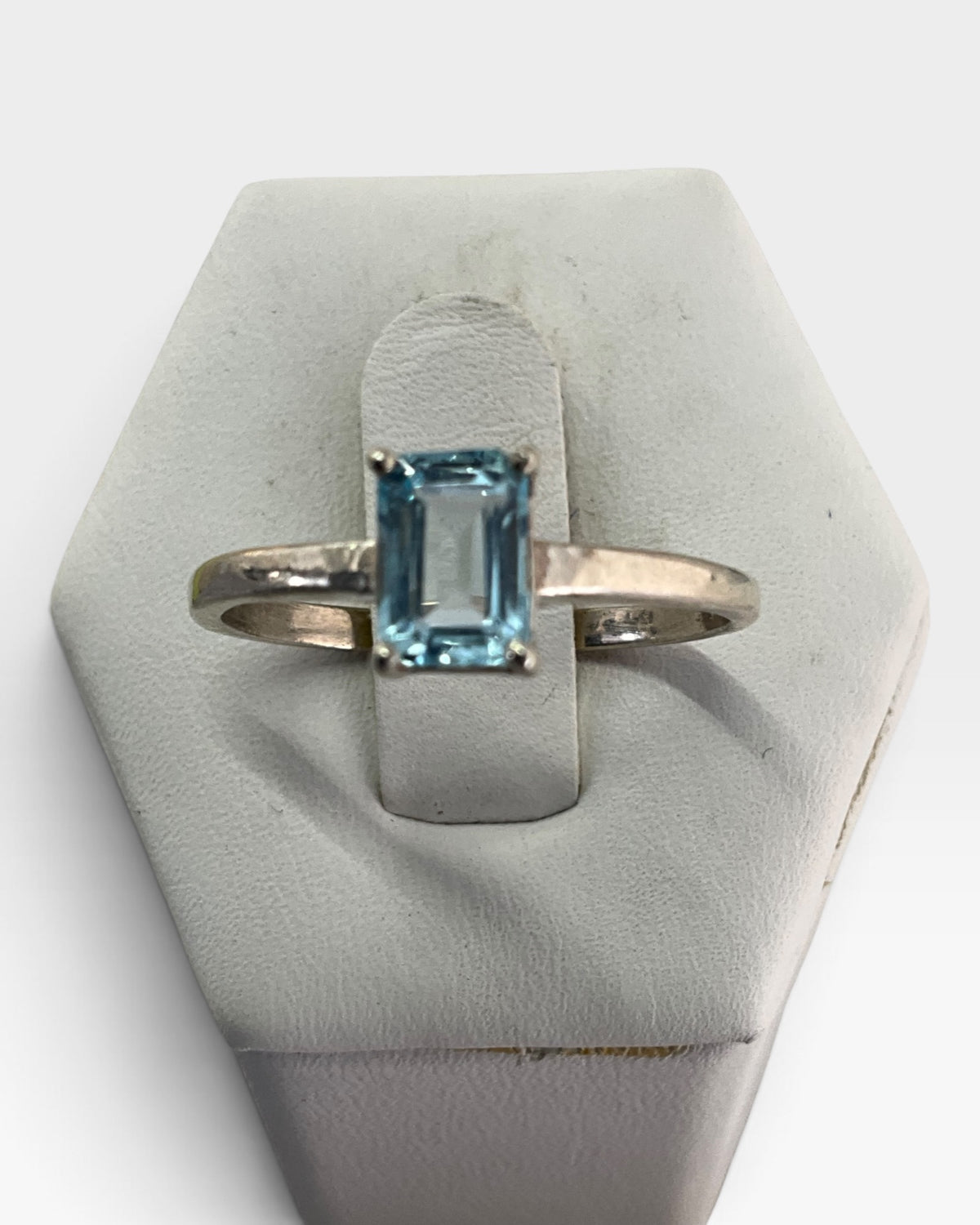 Sterling Silver Sky Blue Topaz Gemstone Ring - Pre-Loved