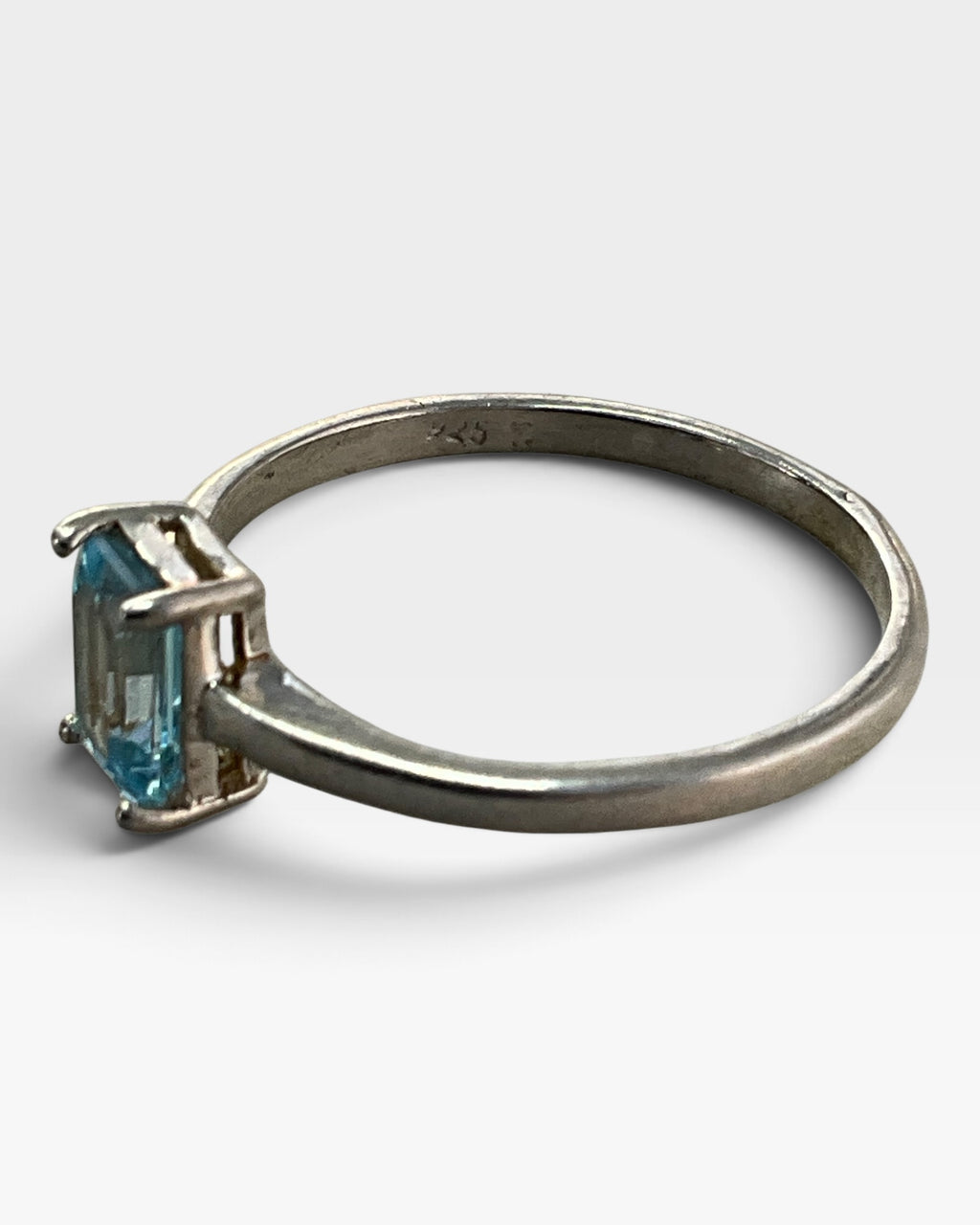 Sterling Silver Sky Blue Topaz Gemstone Ring - Pre-Loved