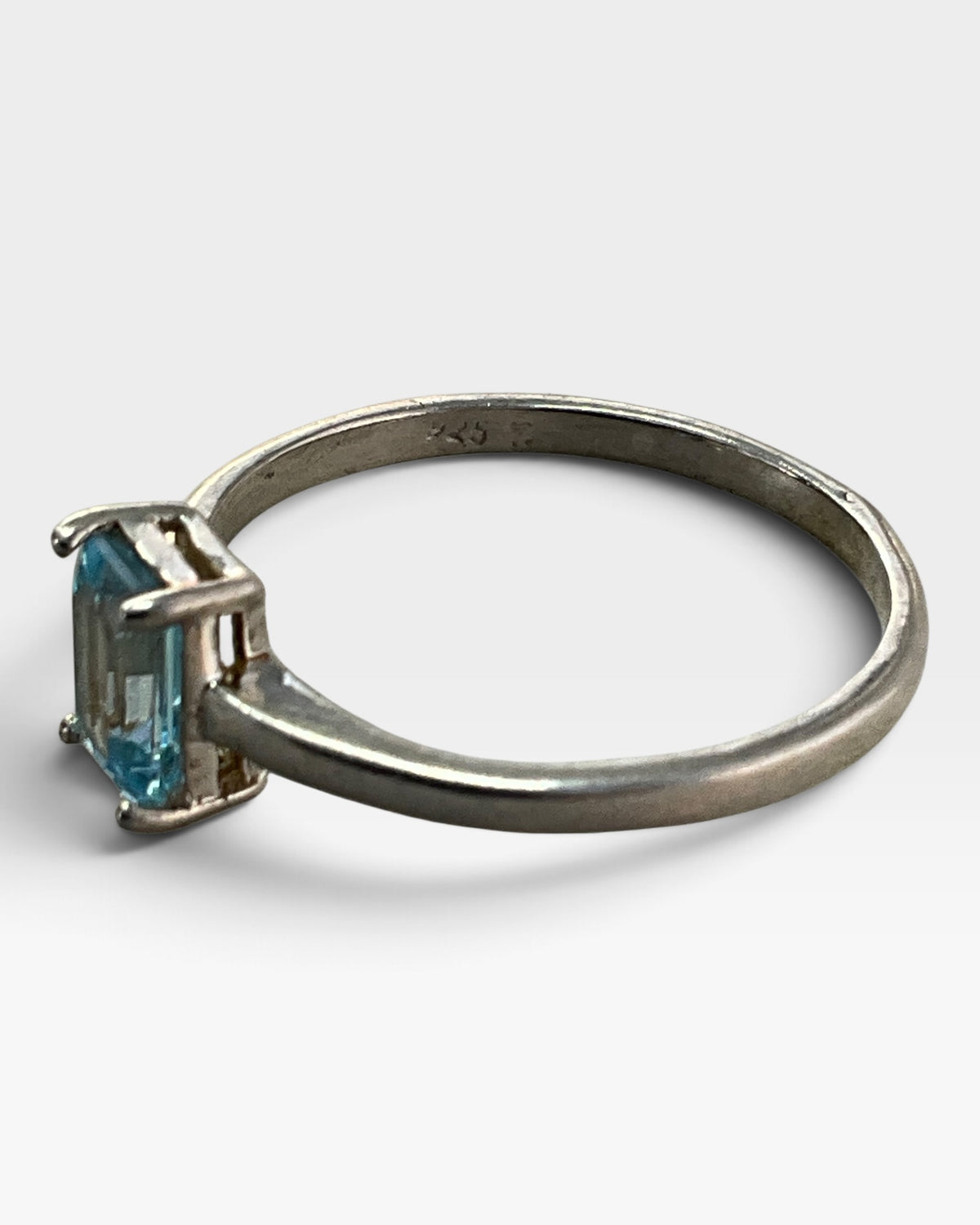 Sterling Silver Sky Blue Topaz Gemstone Ring - Pre-Loved