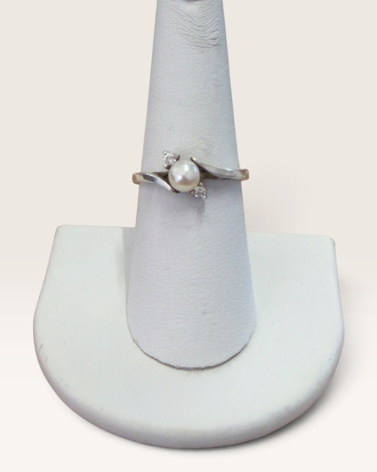 Sterling Silver Pearl & Cubic Zirconia Ring - Pre-Loved
