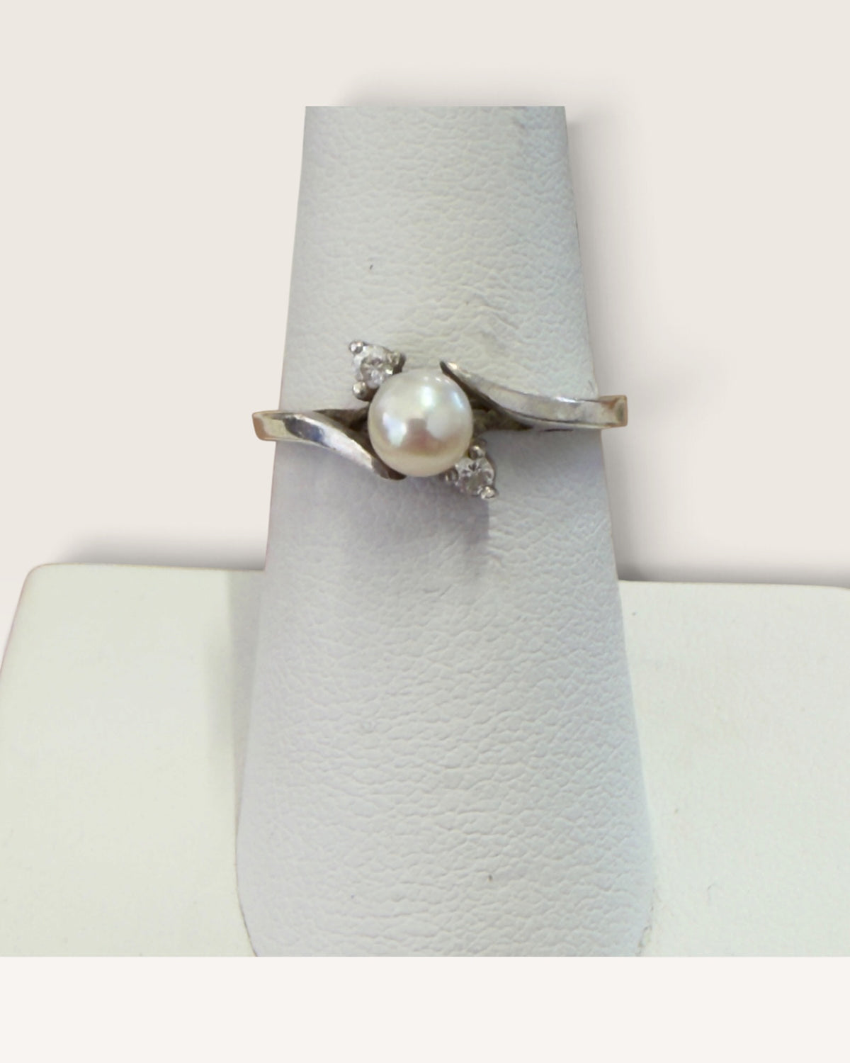 Sterling Silver Pearl & Cubic Zirconia Ring - Pre-Loved