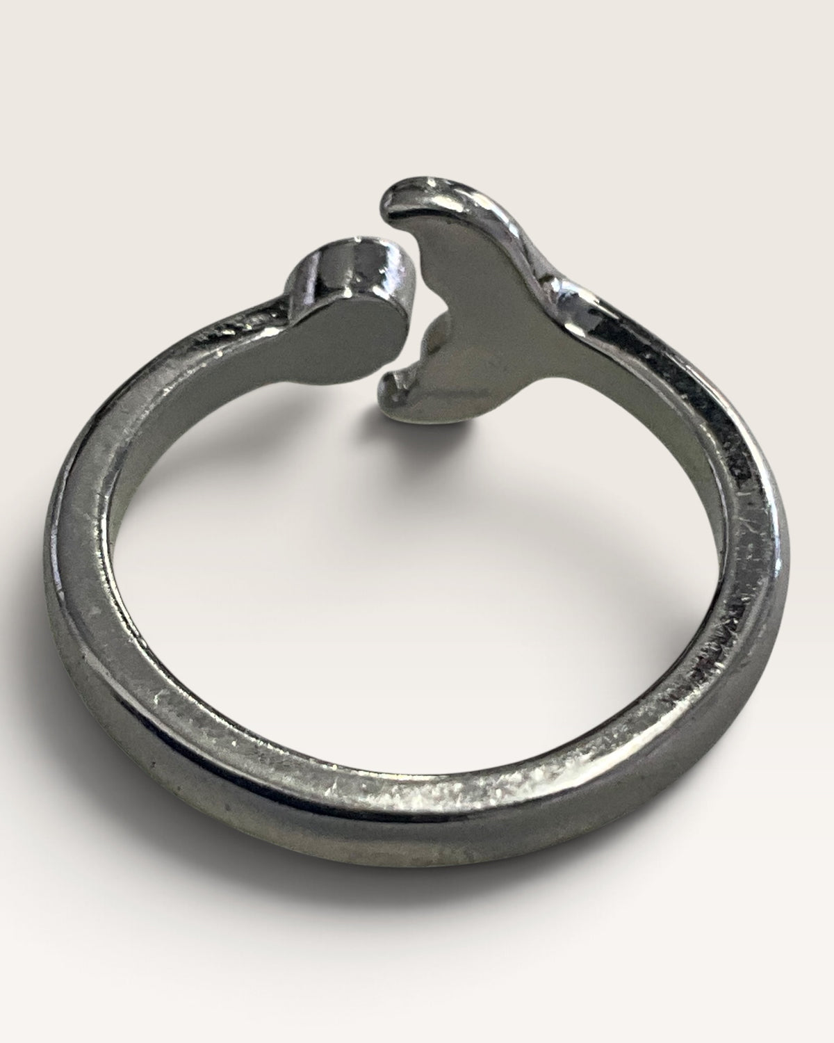 Adelante Brillante Silver Tone Whale Tale Ring - Pre-Loved
