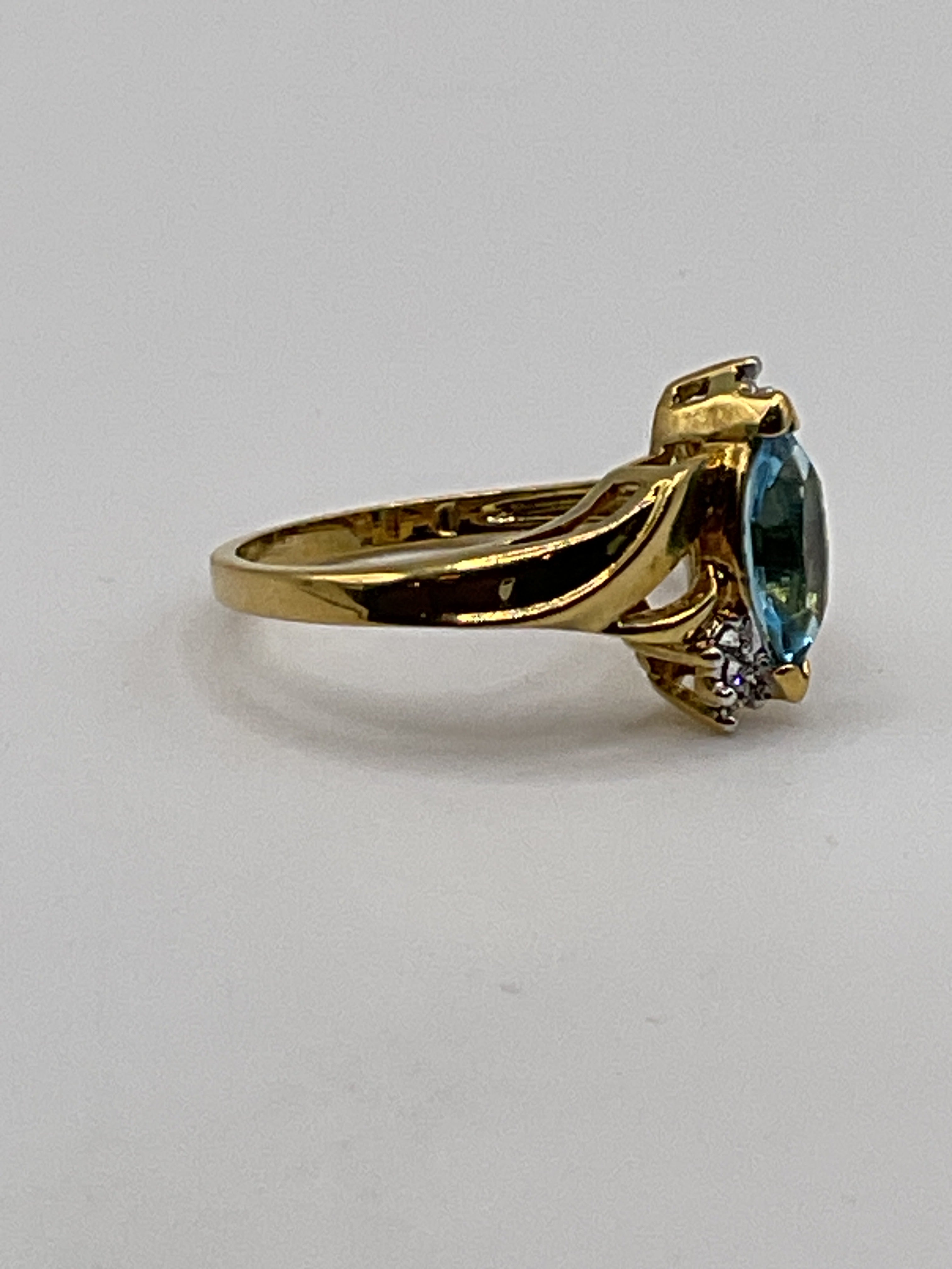 Vintage Style Marquise Blue Stone Ring in Gold Tone - Estate Sale (Great Condition)
