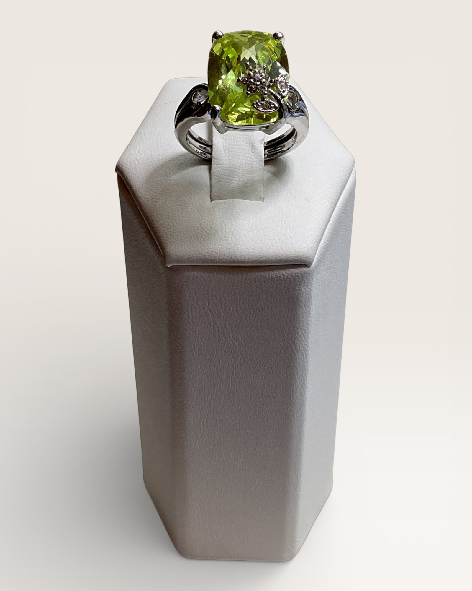 Peridot CZ  Ring - Estate Sale (Great Condition)